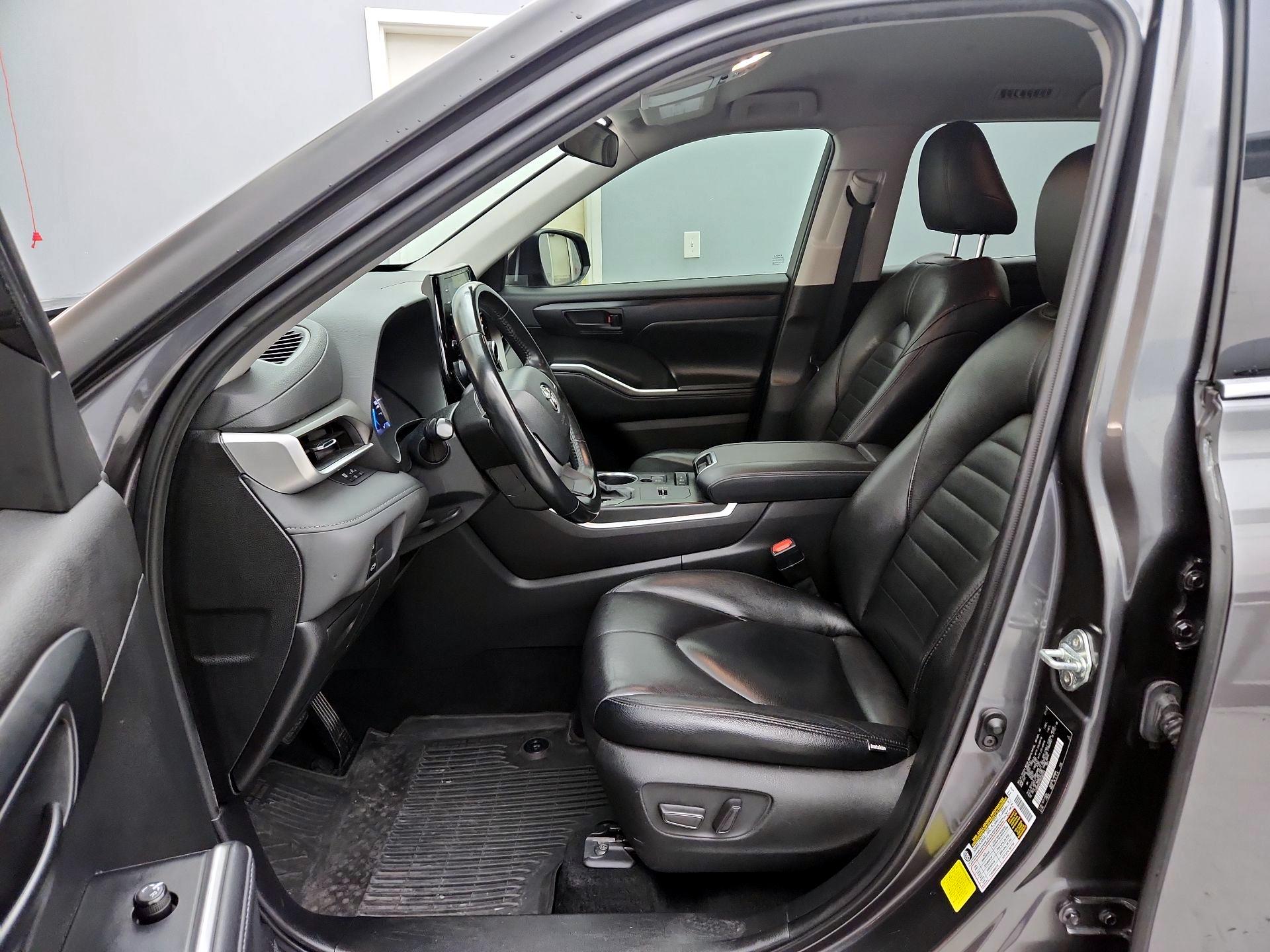 Thumbnail: 2022 Toyota Highlander - 11