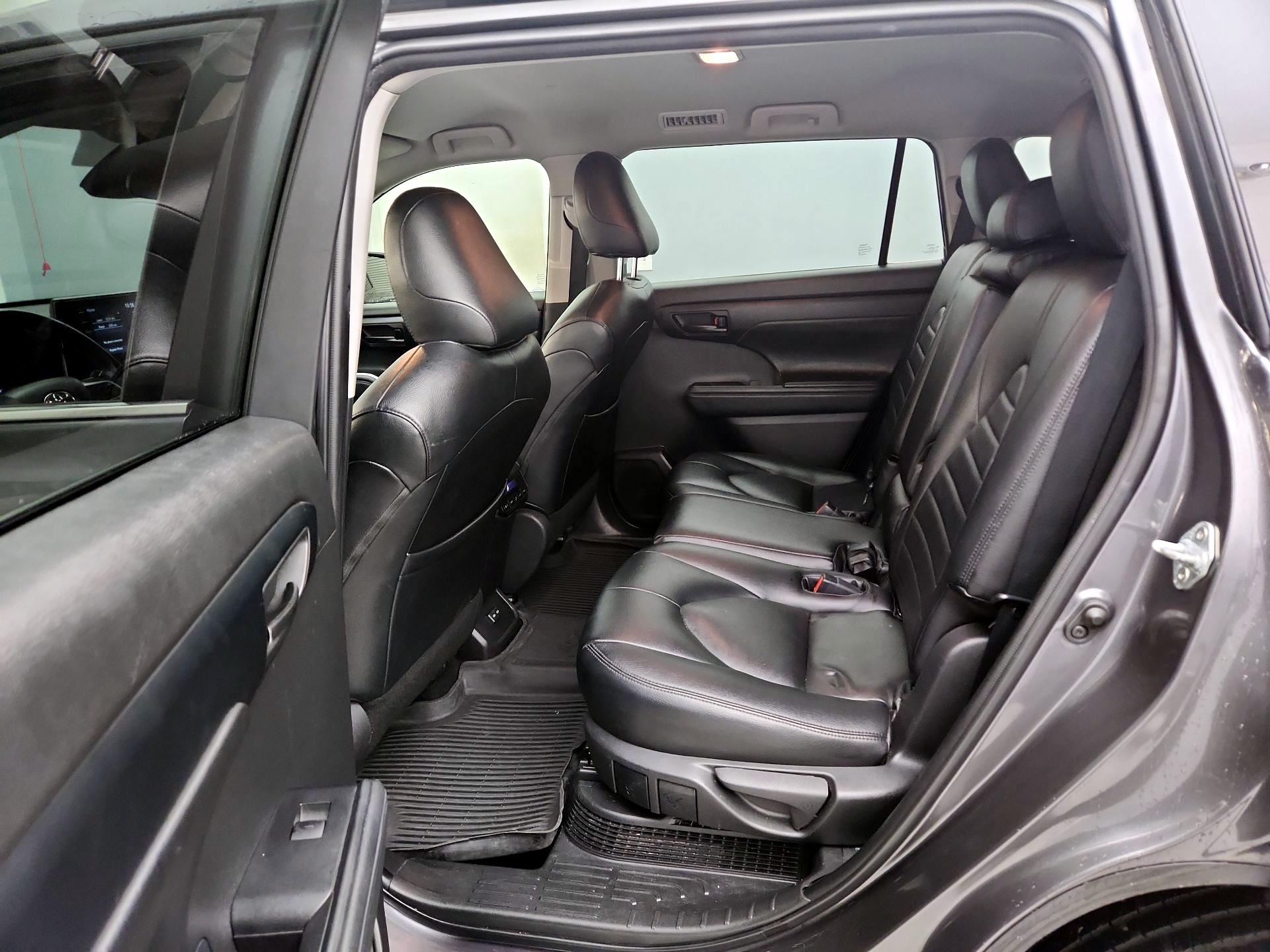 Thumbnail: 2022 Toyota Highlander - 19