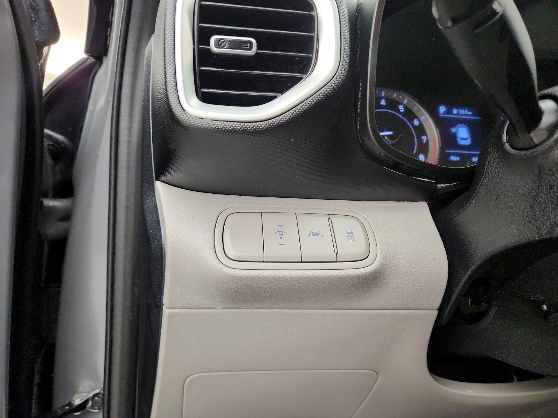 Thumbnail: 2022 Hyundai Venue - 13