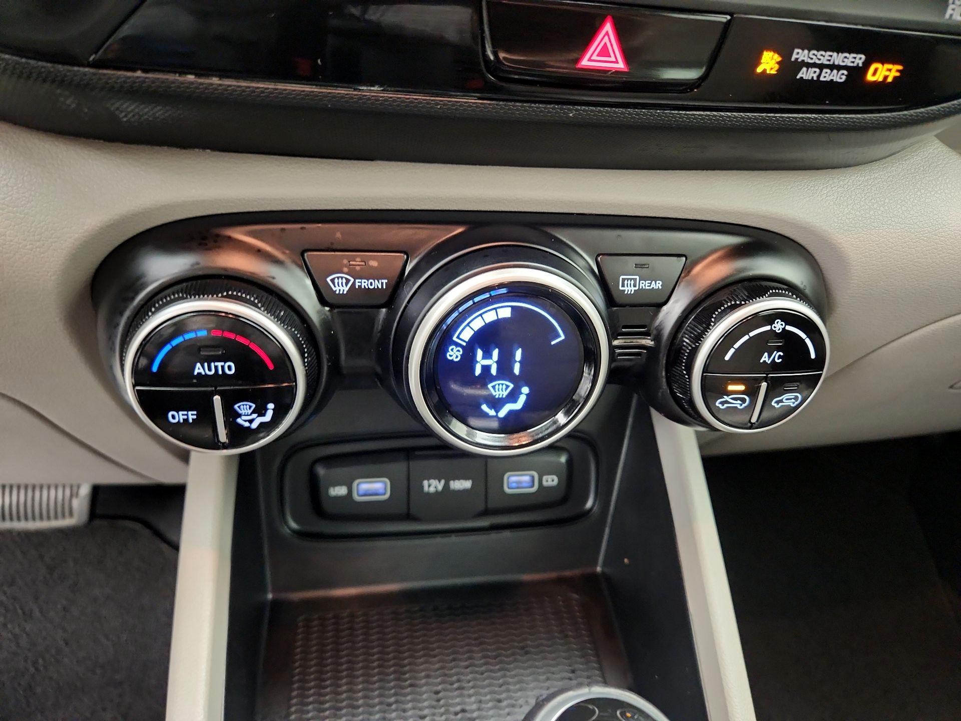 Thumbnail: 2022 Hyundai Venue - 16