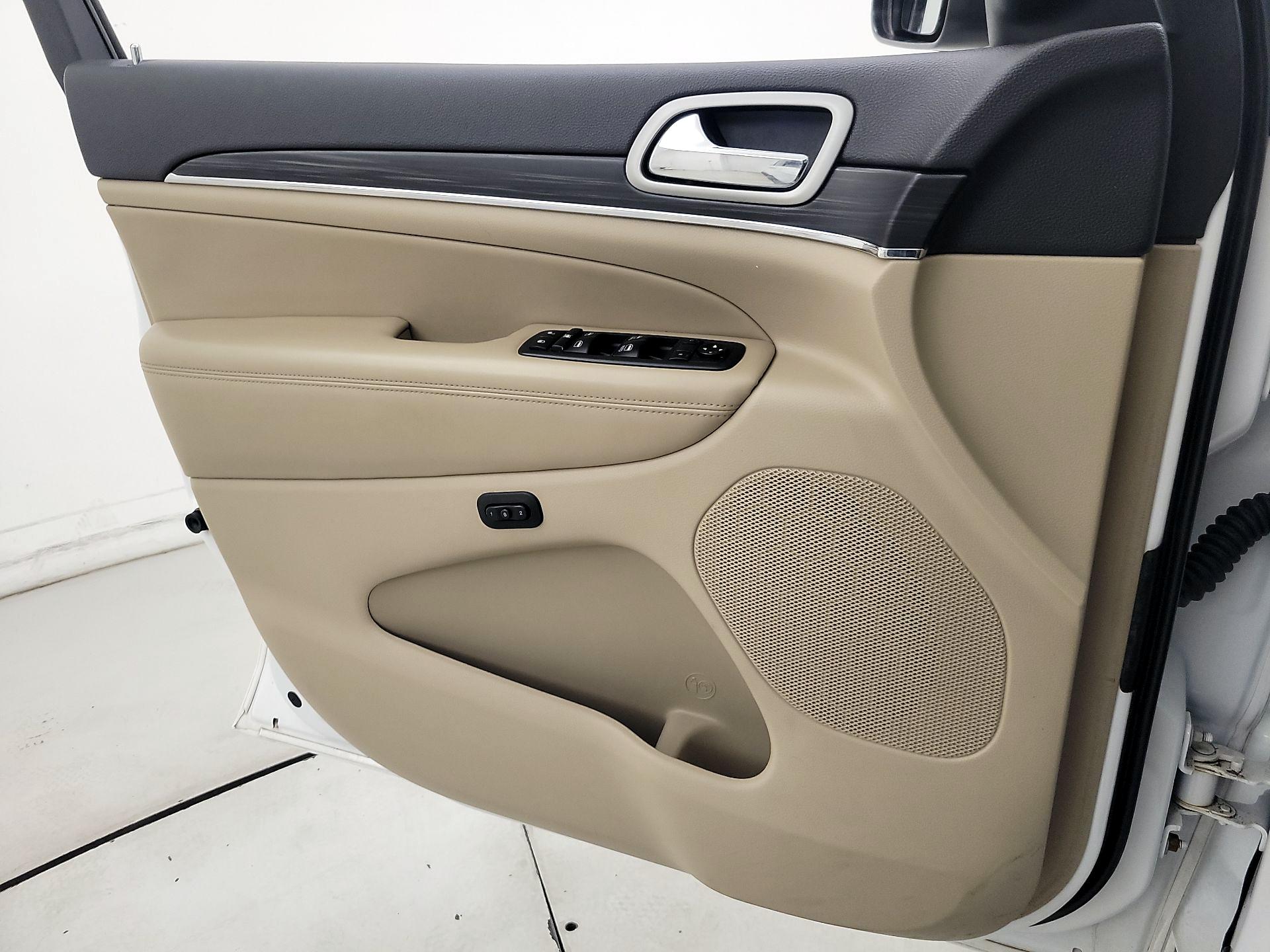 Thumbnail: 2020 Jeep Grand Cherokee - 12