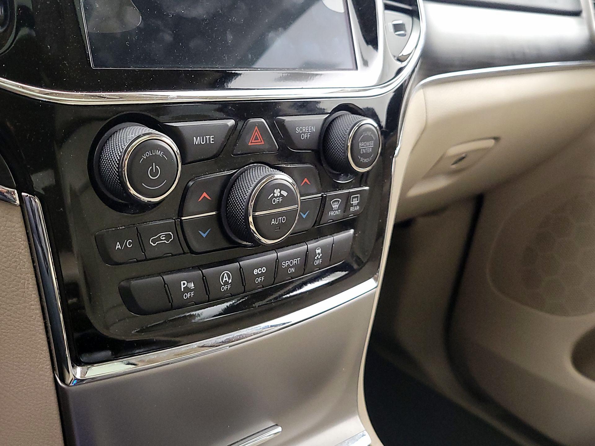 Thumbnail: 2020 Jeep Grand Cherokee - 17