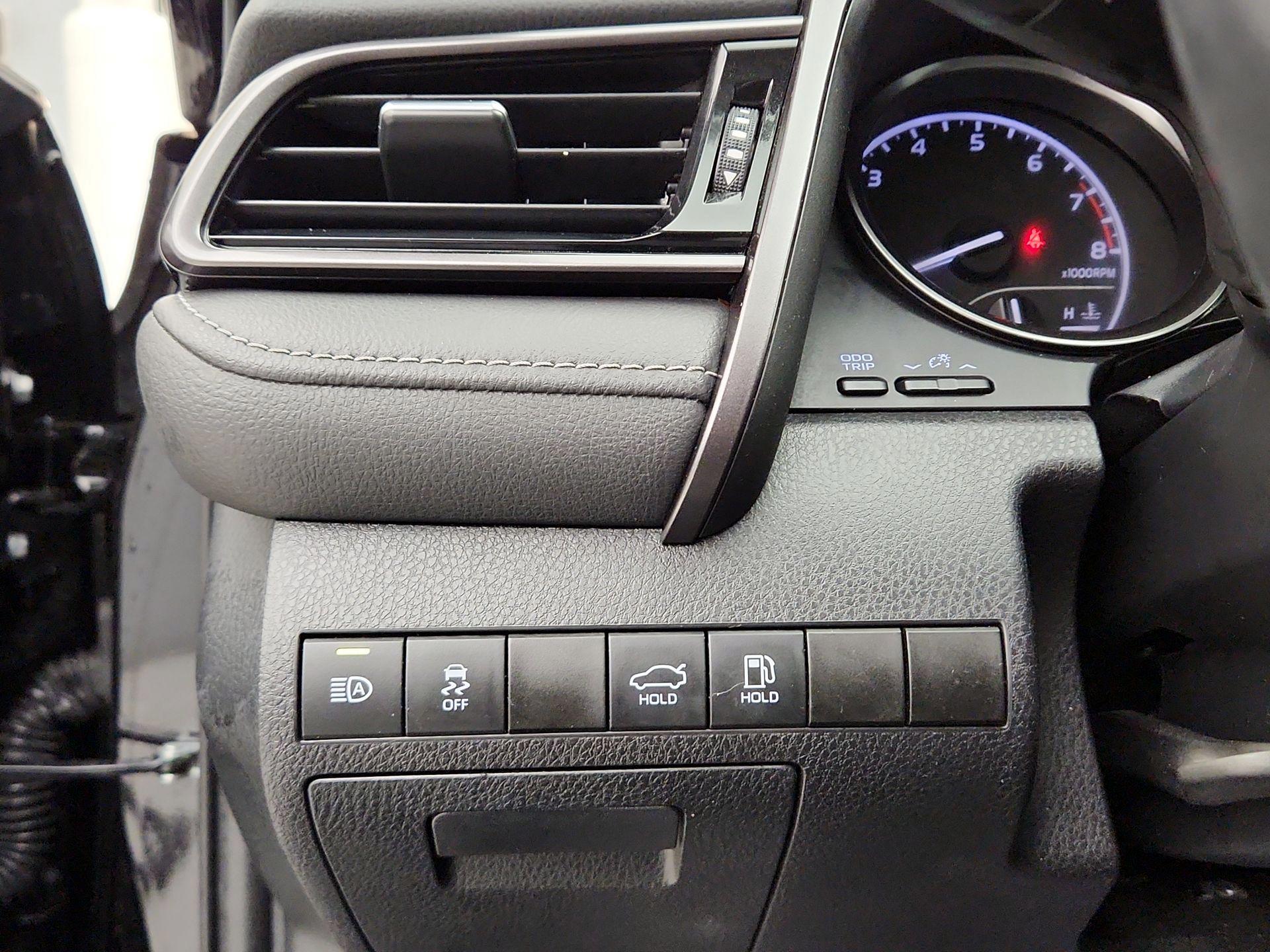 Thumbnail: 2021 Toyota Camry - 13