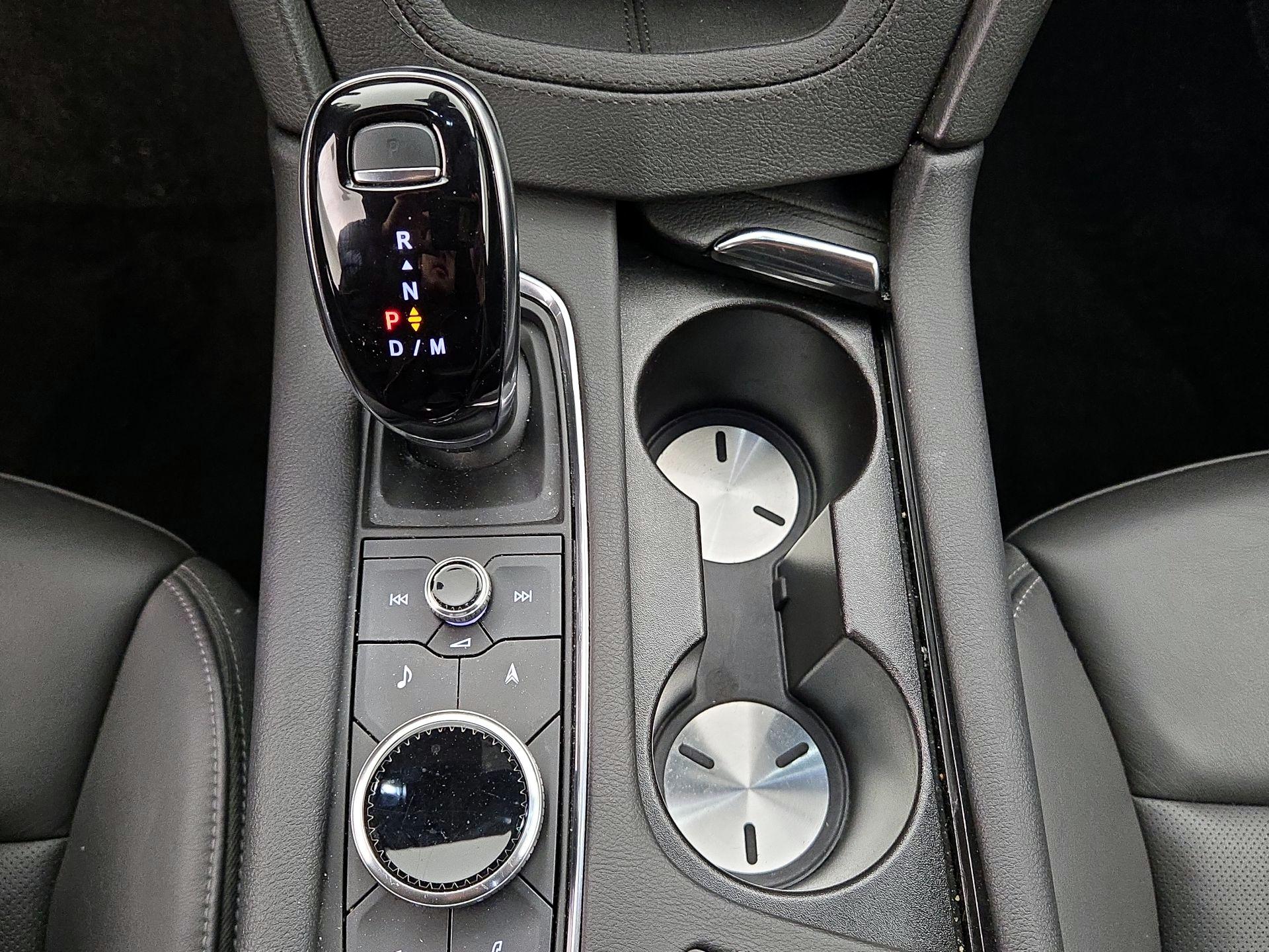 Thumbnail: 2025 Cadillac XT6 - 17