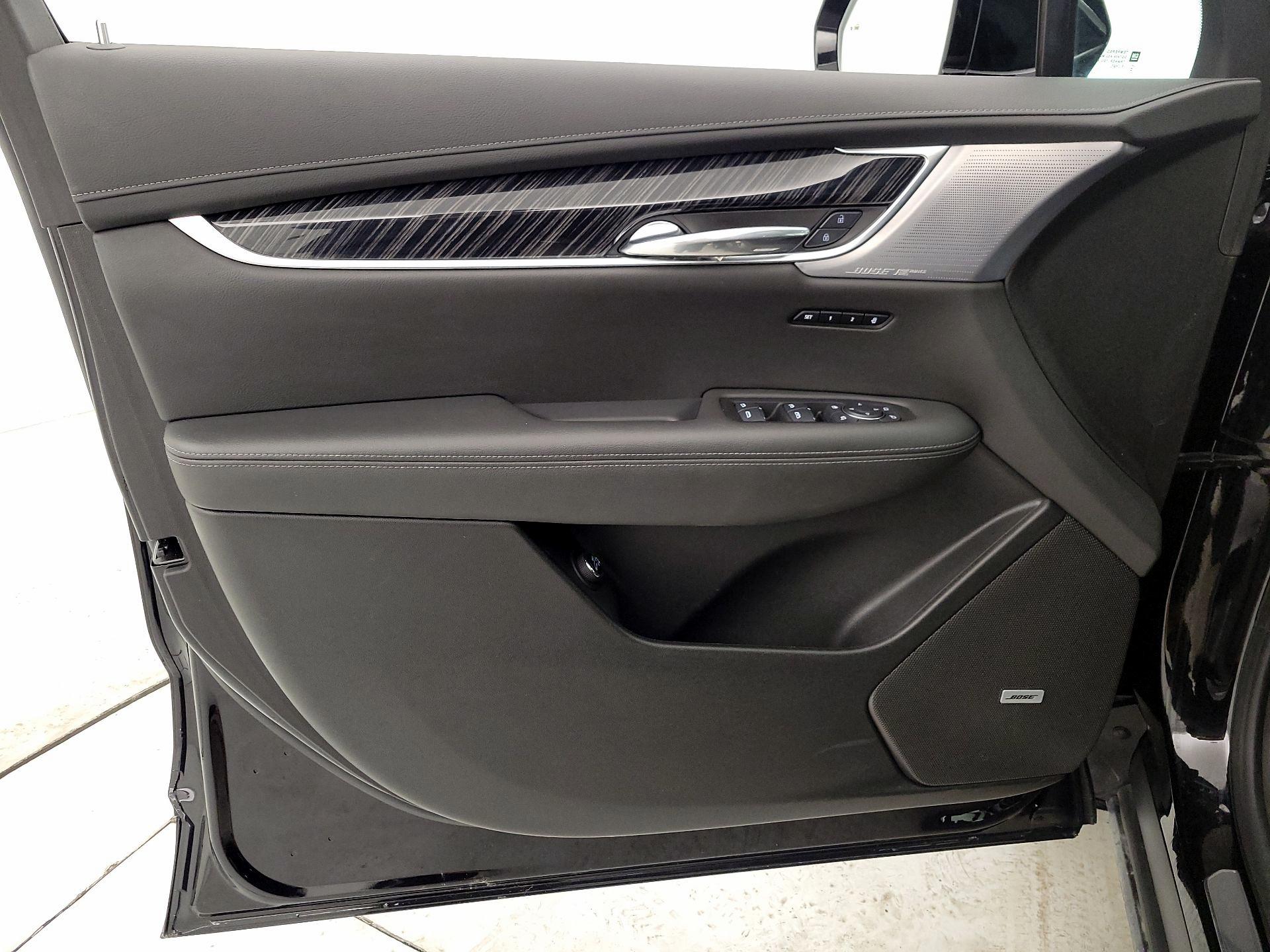 Thumbnail: 2025 Cadillac XT6 - 12