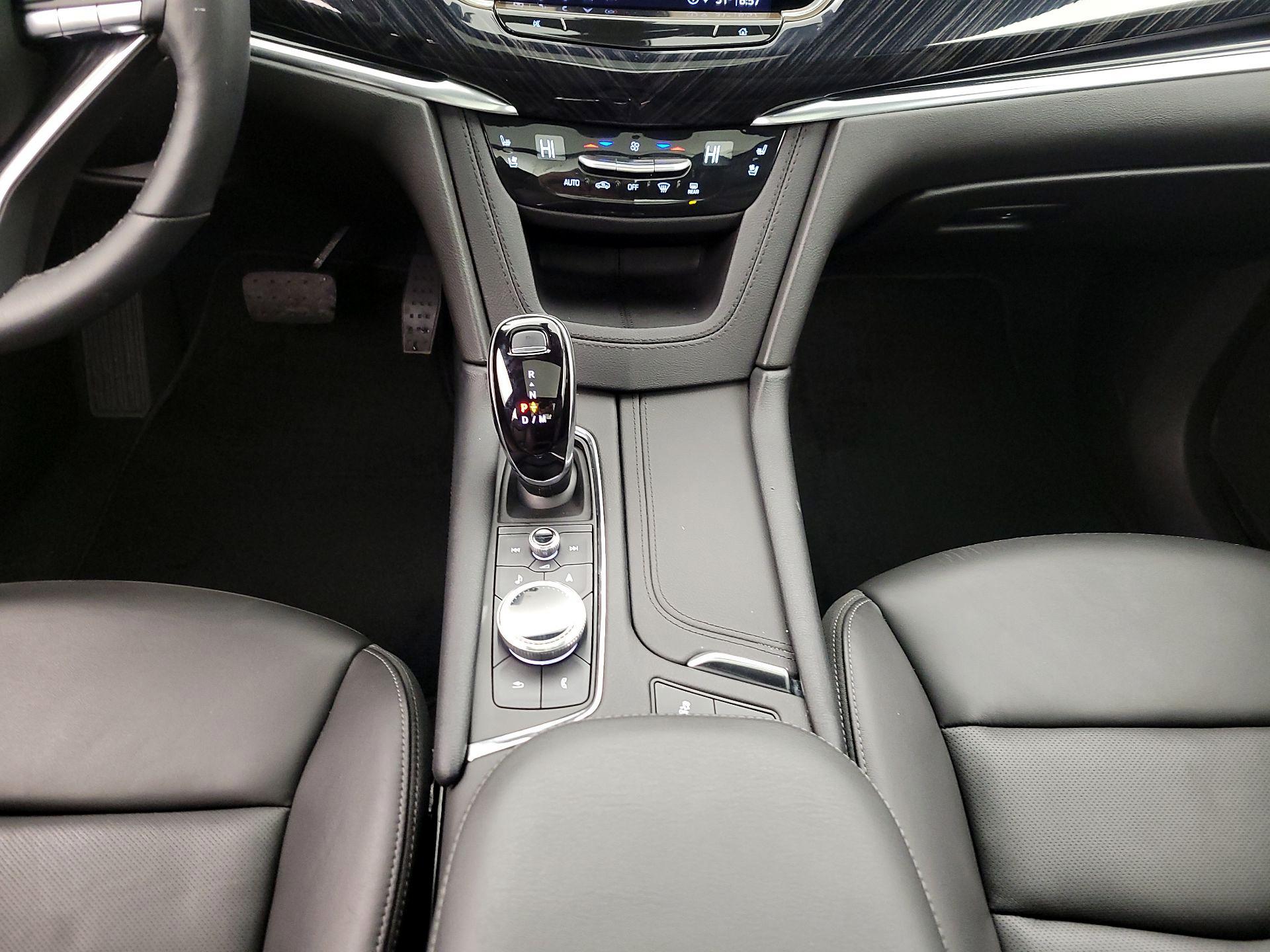 Thumbnail: 2025 Cadillac XT6 - 17