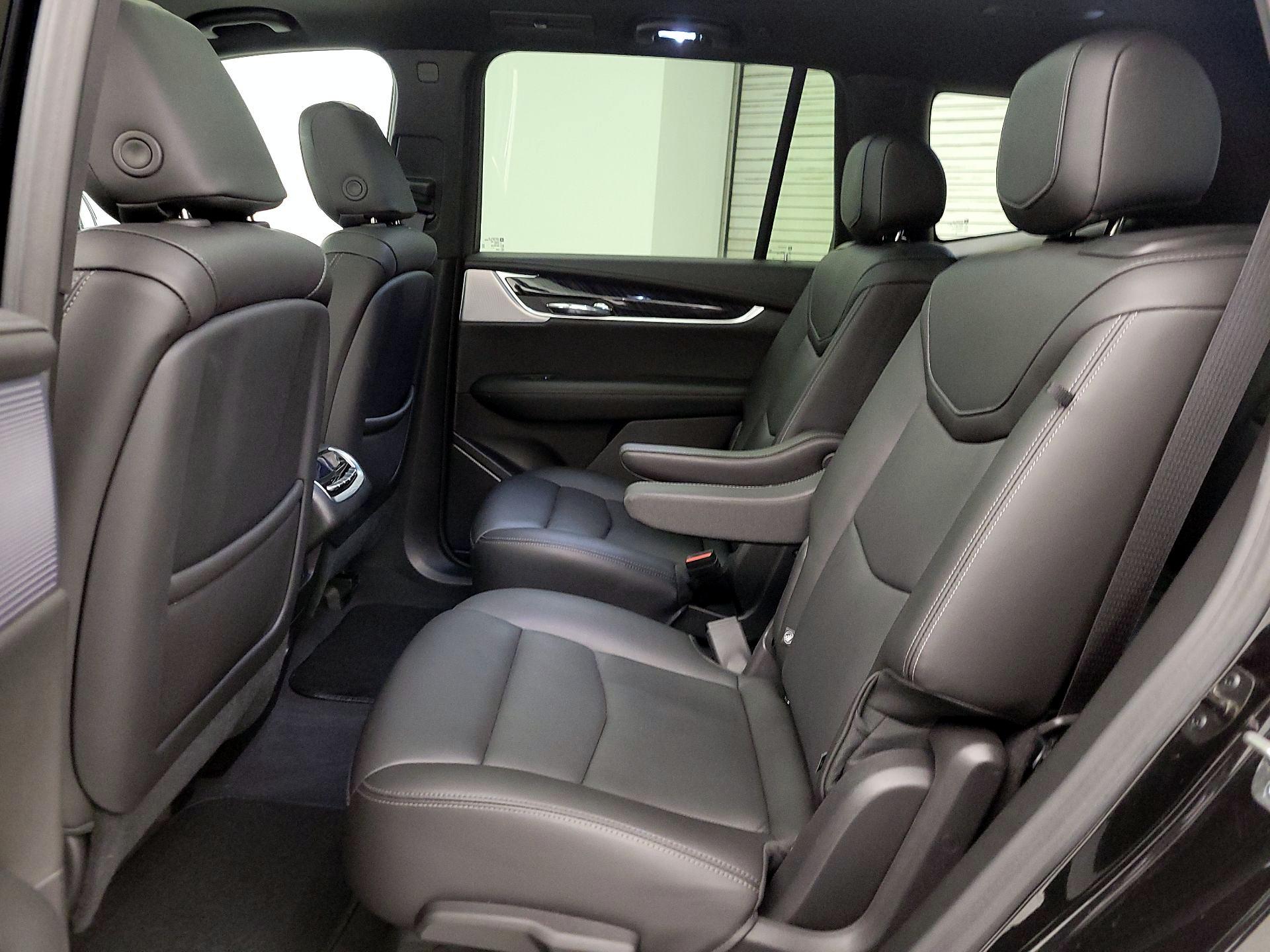 Thumbnail: 2025 Cadillac XT6 - 20