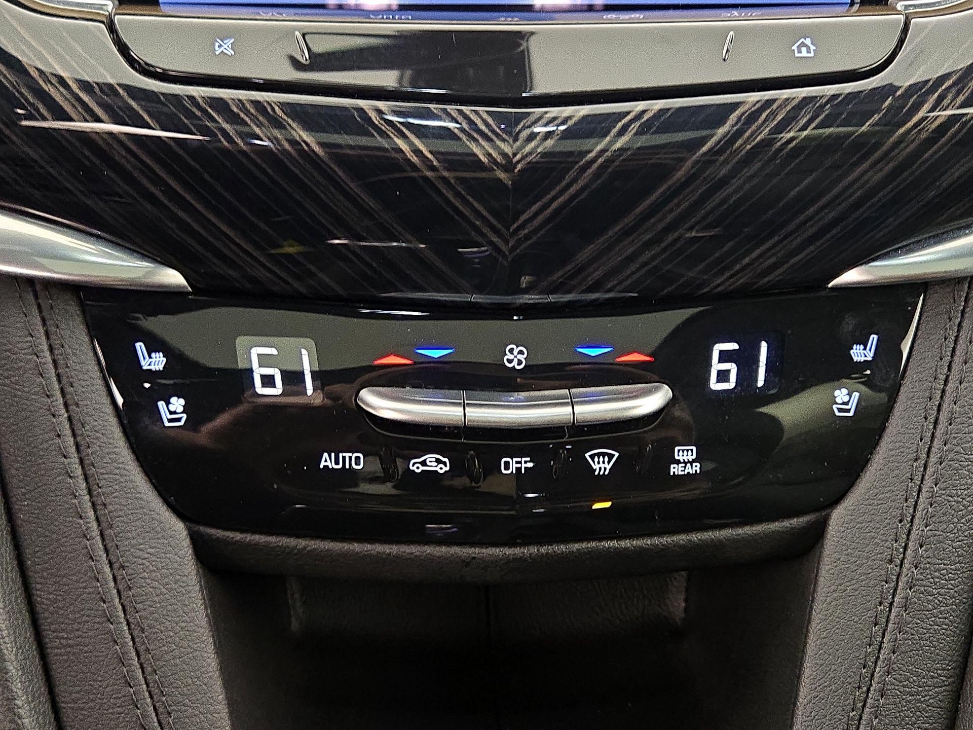 Thumbnail: 2025 Cadillac XT6 - 17