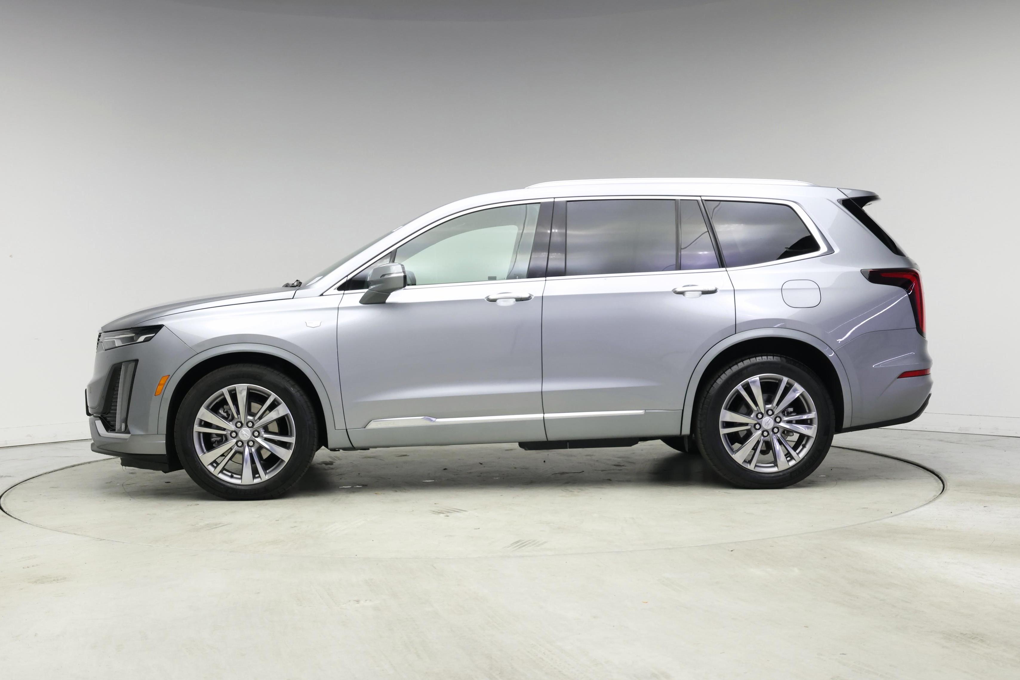 Thumbnail: 2025 Cadillac XT6 - 3