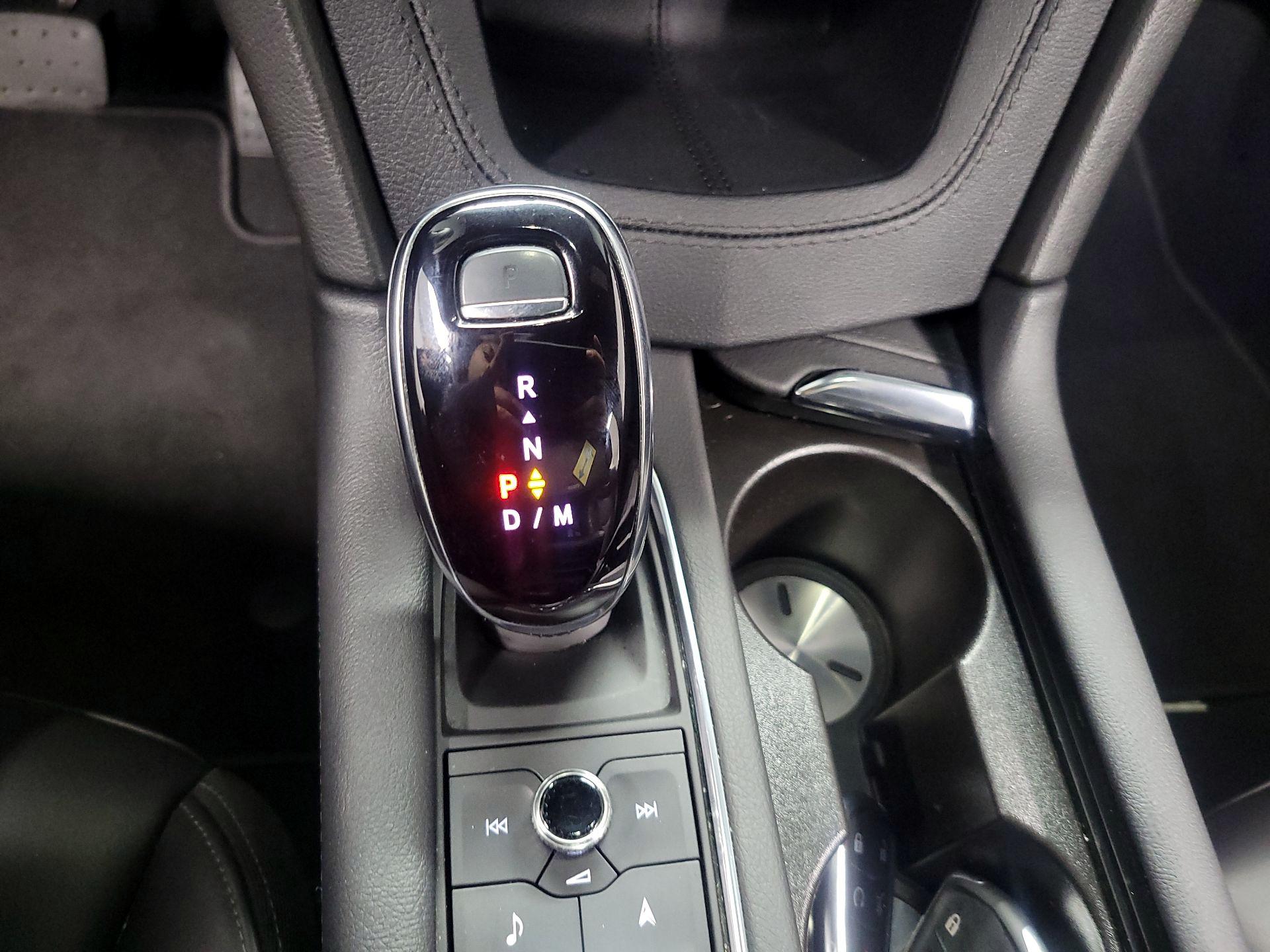 Thumbnail: 2025 Cadillac XT6 - 16