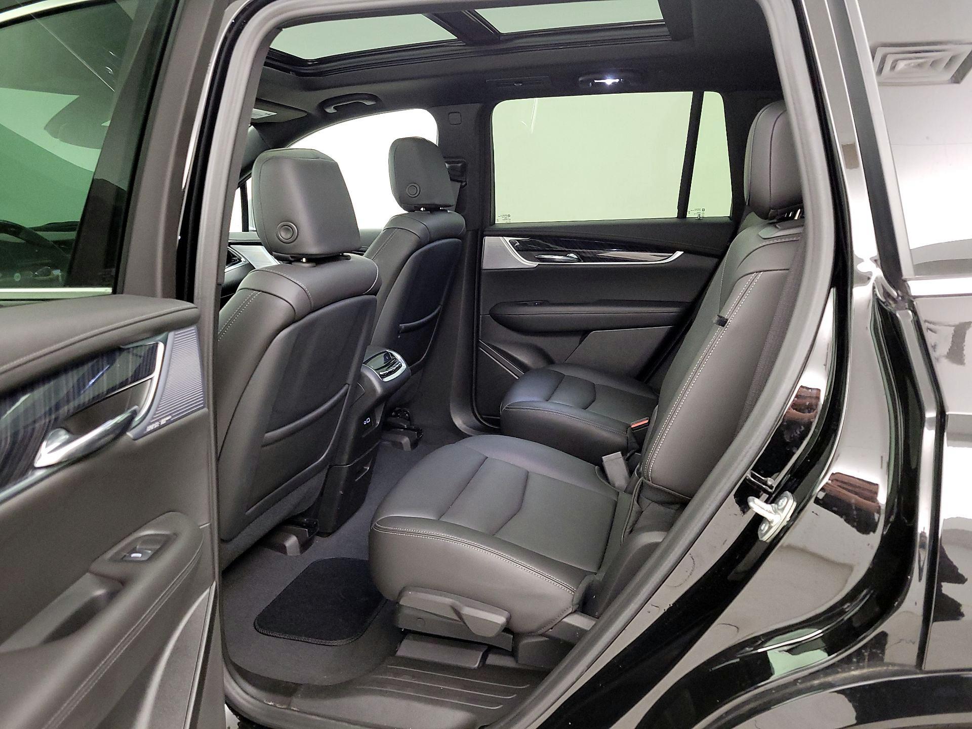 Thumbnail: 2025 Cadillac XT6 - 18