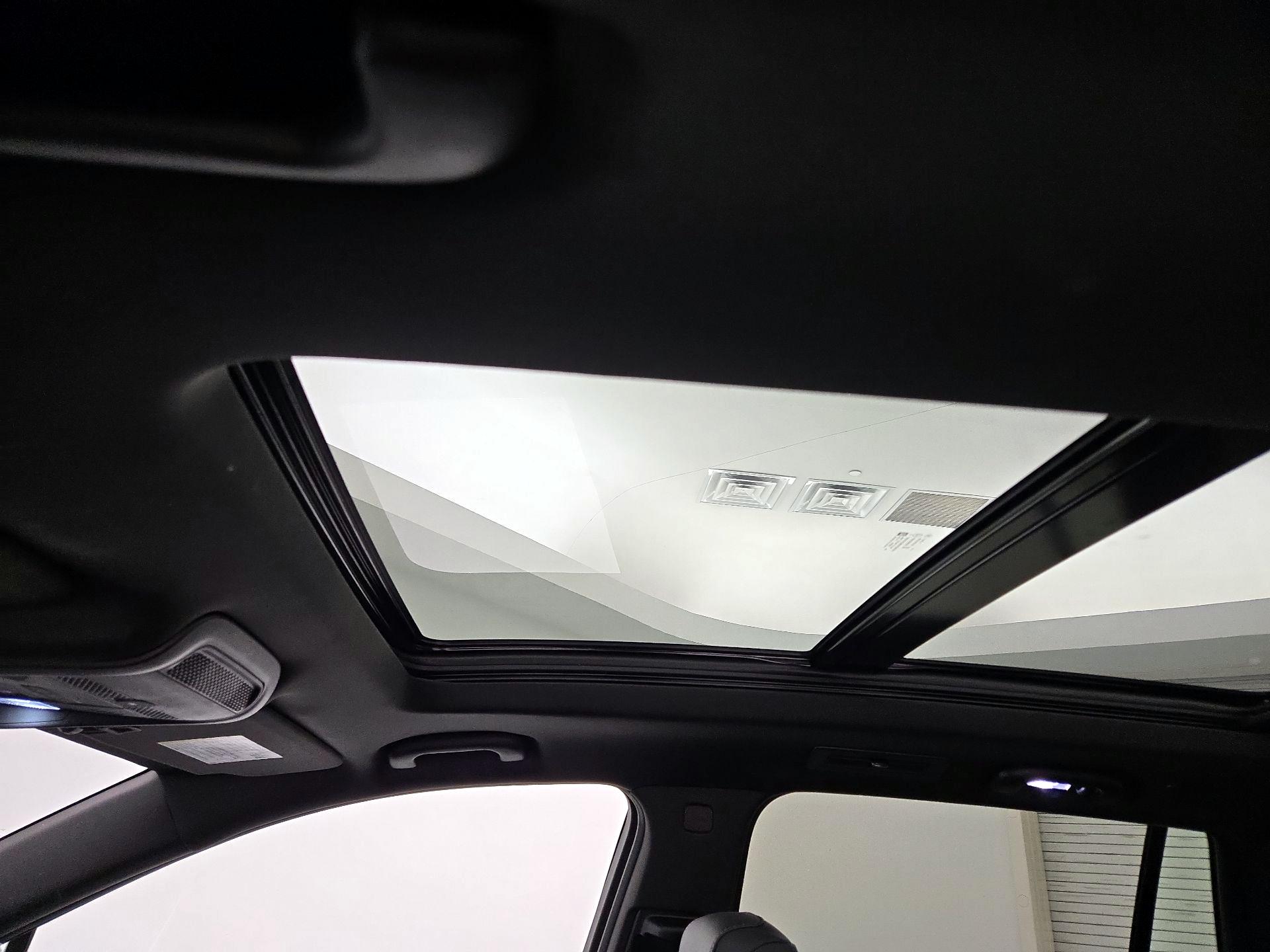 Thumbnail: 2025 Cadillac XT6 - 20