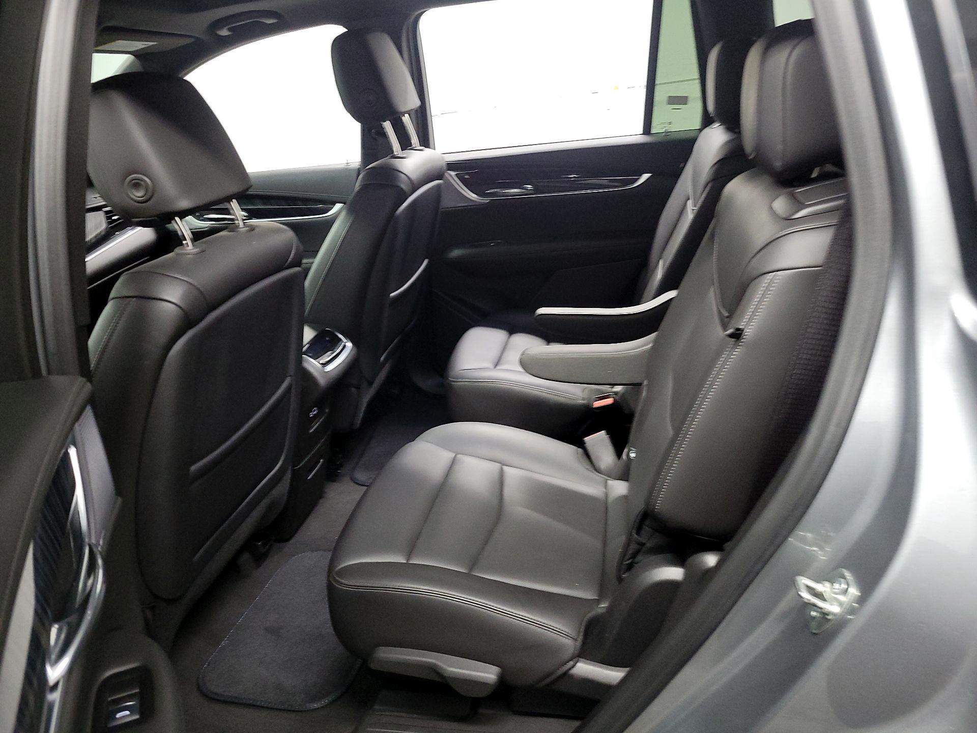 Thumbnail: 2025 Cadillac XT6 - 17