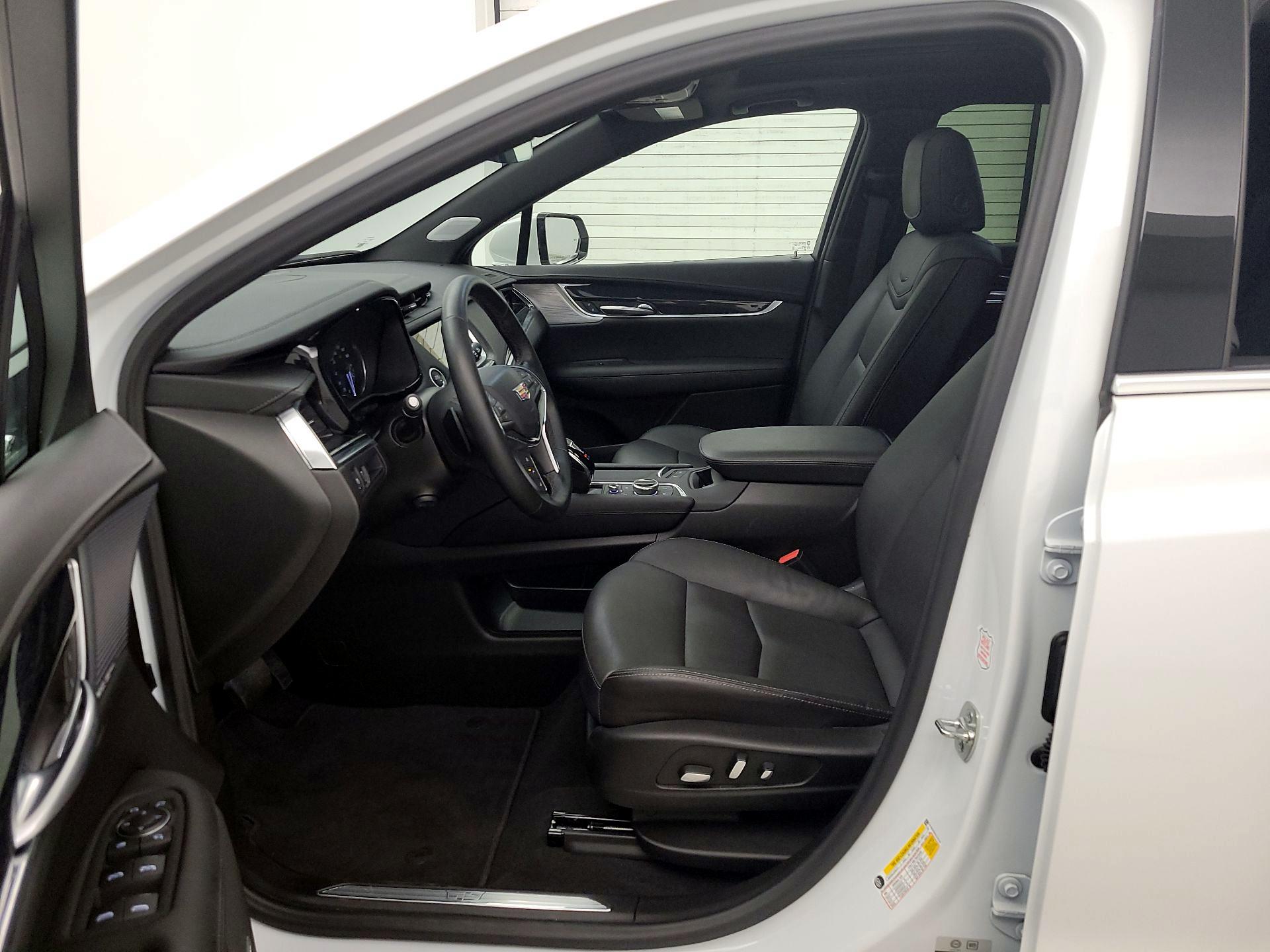 Thumbnail: 2025 Cadillac XT5 - 11