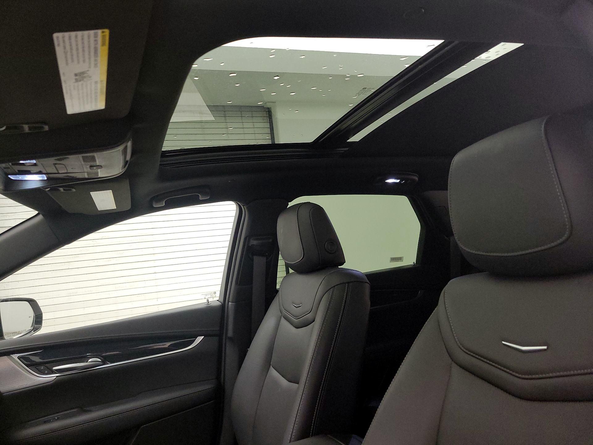 Thumbnail: 2025 Cadillac XT5 - 18