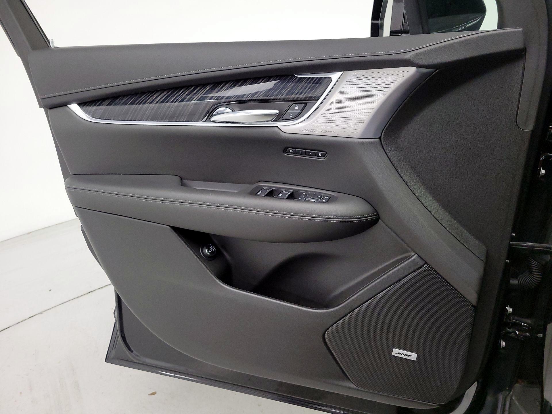 Thumbnail: 2025 Cadillac XT6 - 12