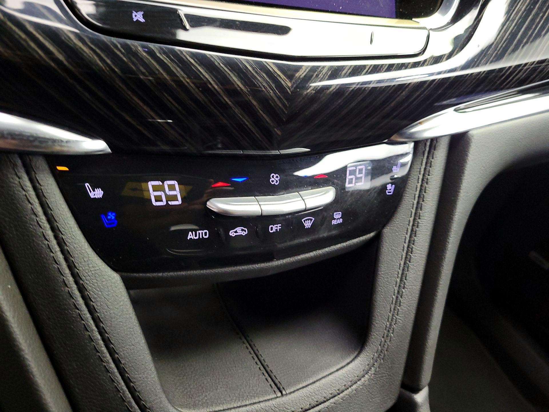 Thumbnail: 2025 Cadillac XT6 - 17