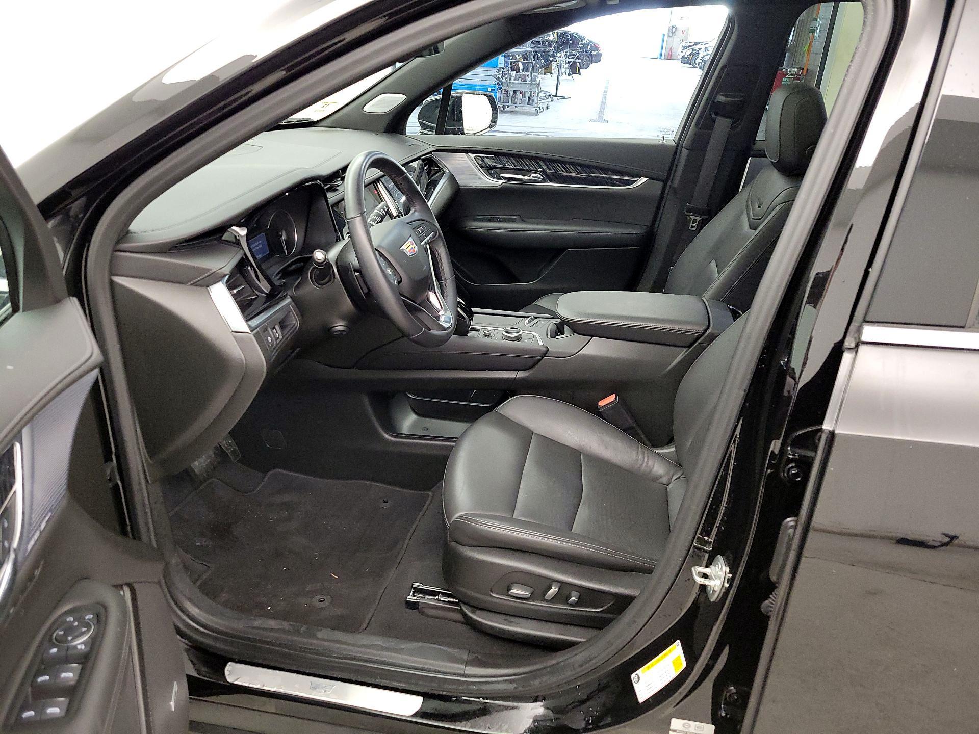 Thumbnail: 2025 Cadillac XT6 - 11