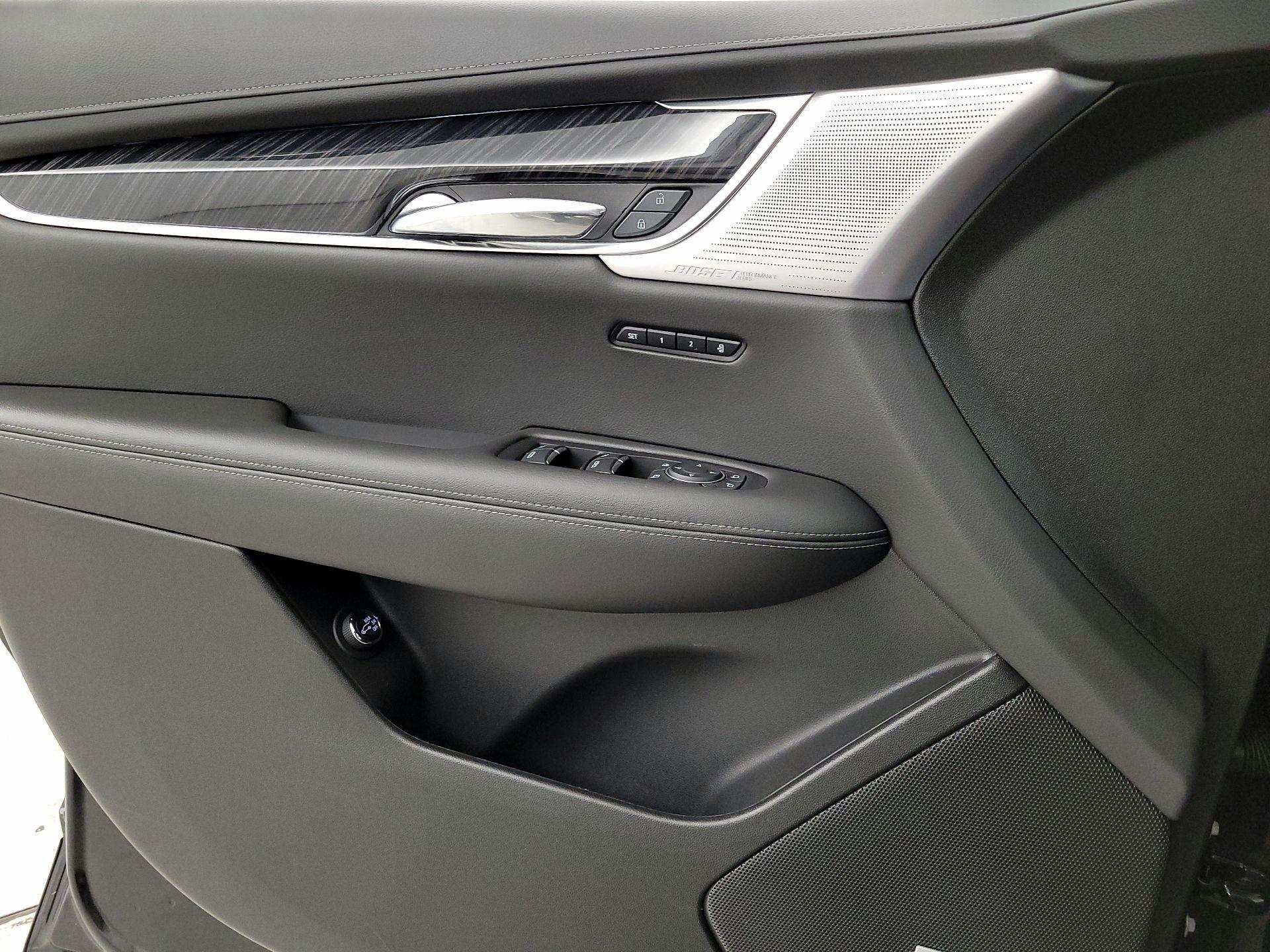 Thumbnail: 2025 Cadillac XT6 - 12