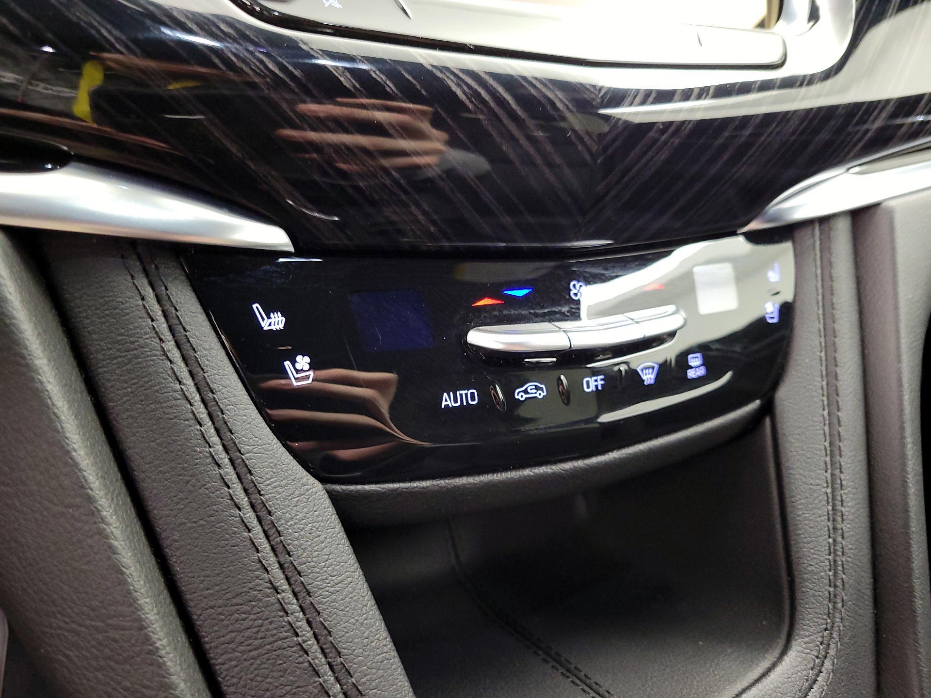 Thumbnail: 2025 Cadillac XT6 - 16