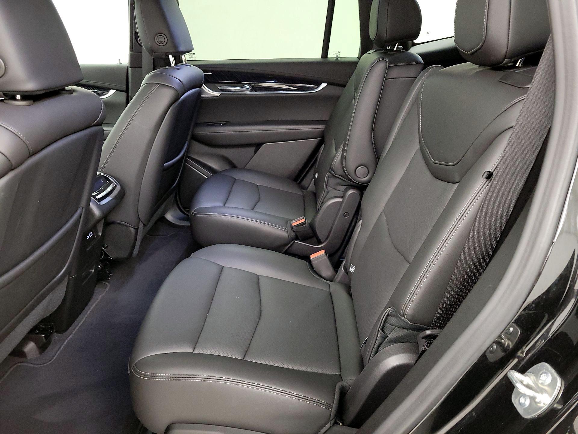 Thumbnail: 2025 Cadillac XT6 - 19