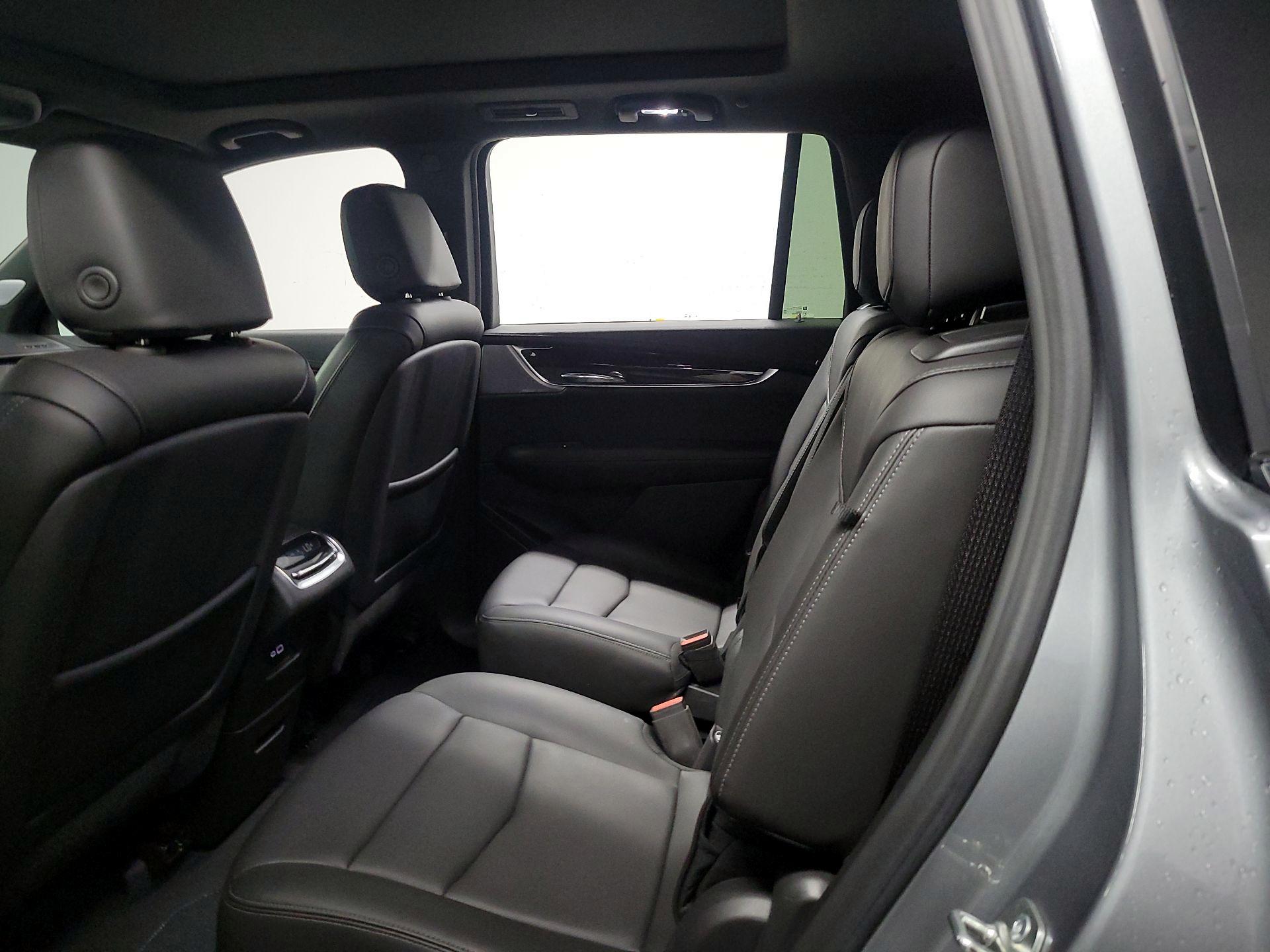 Thumbnail: 2025 Cadillac XT6 - 17