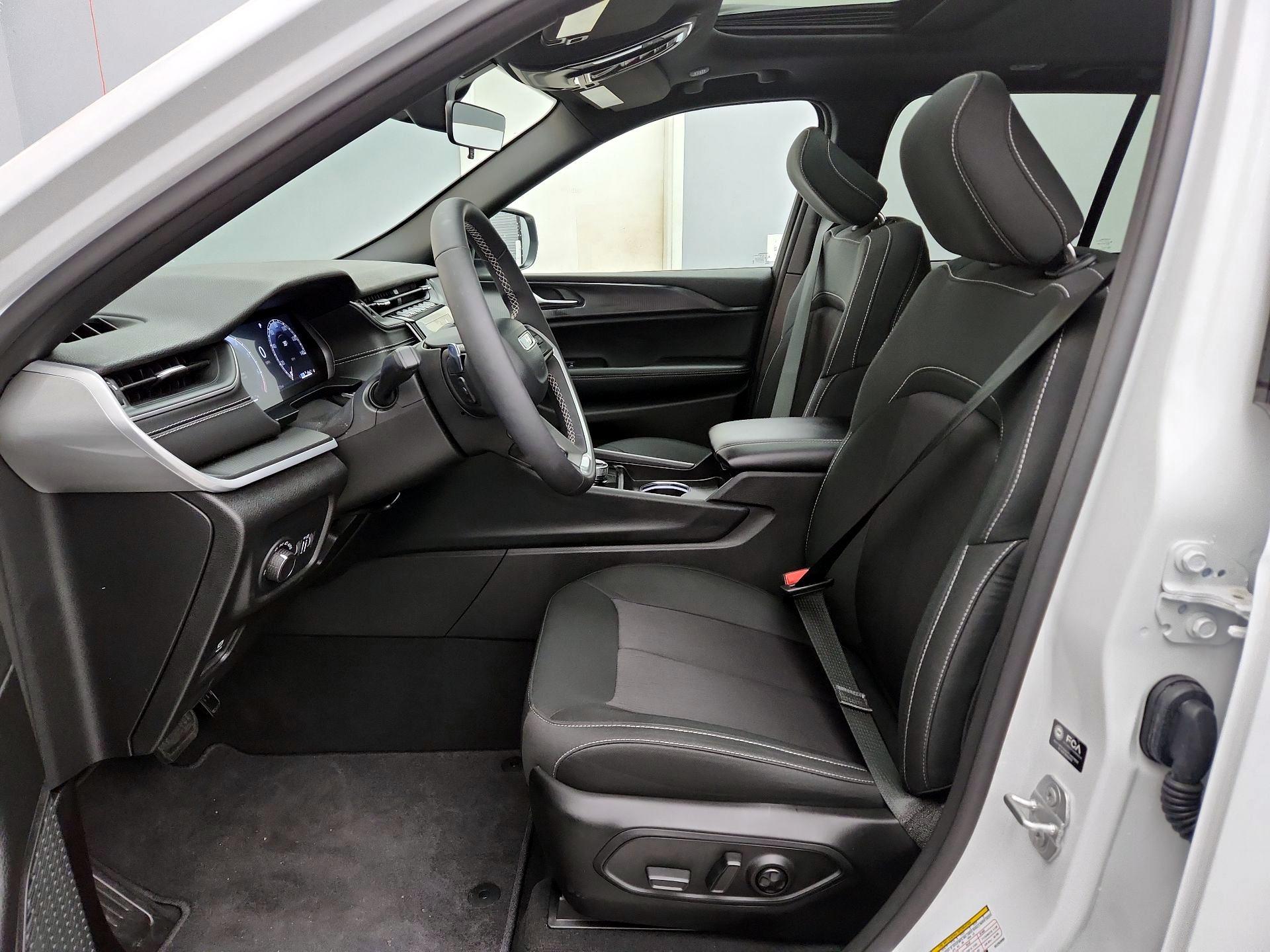 Thumbnail: 2025 Jeep Grand Cherokee - 11