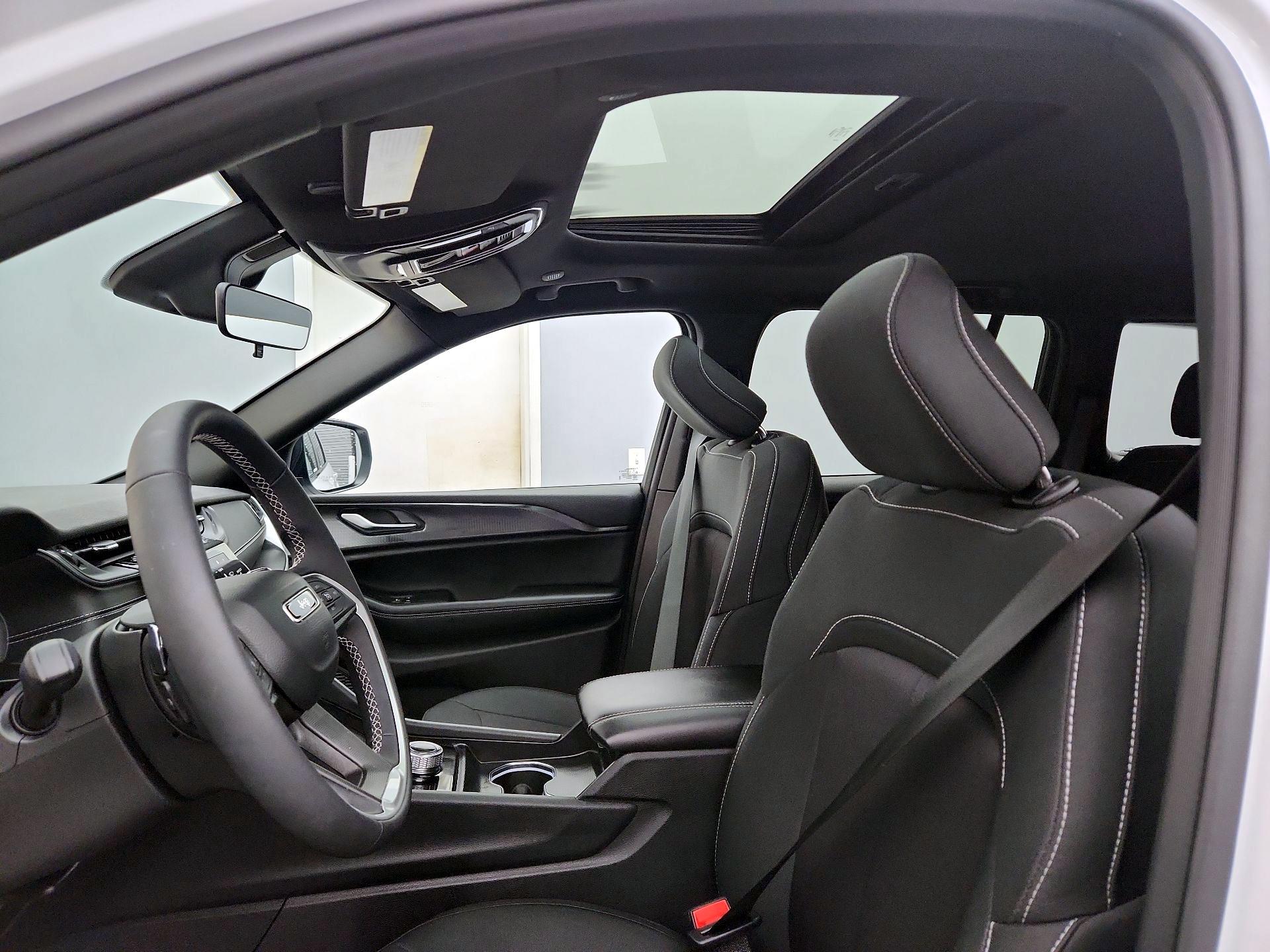 Thumbnail: 2025 Jeep Grand Cherokee - 19