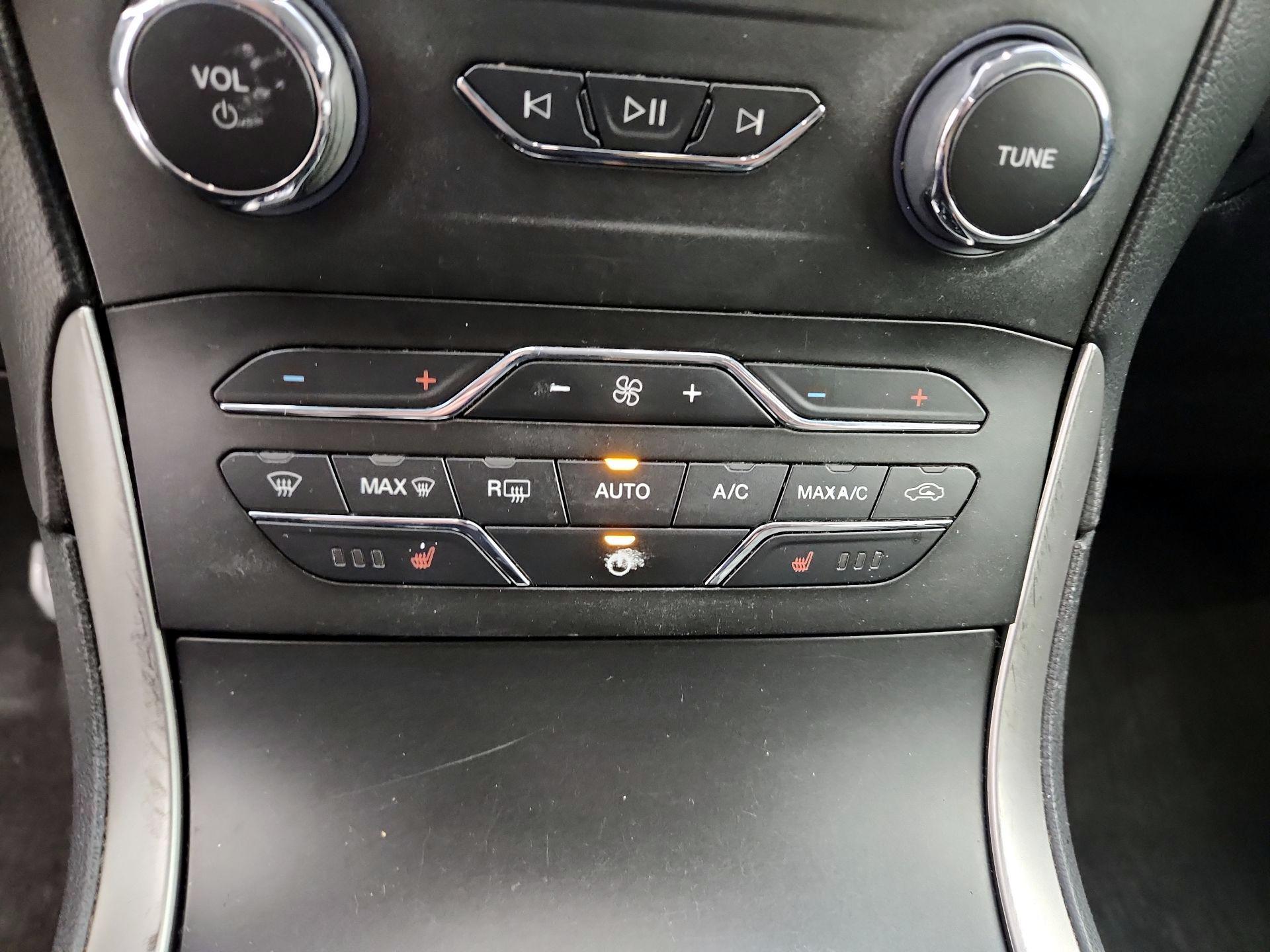 Thumbnail: 2020 Ford Edge - 16