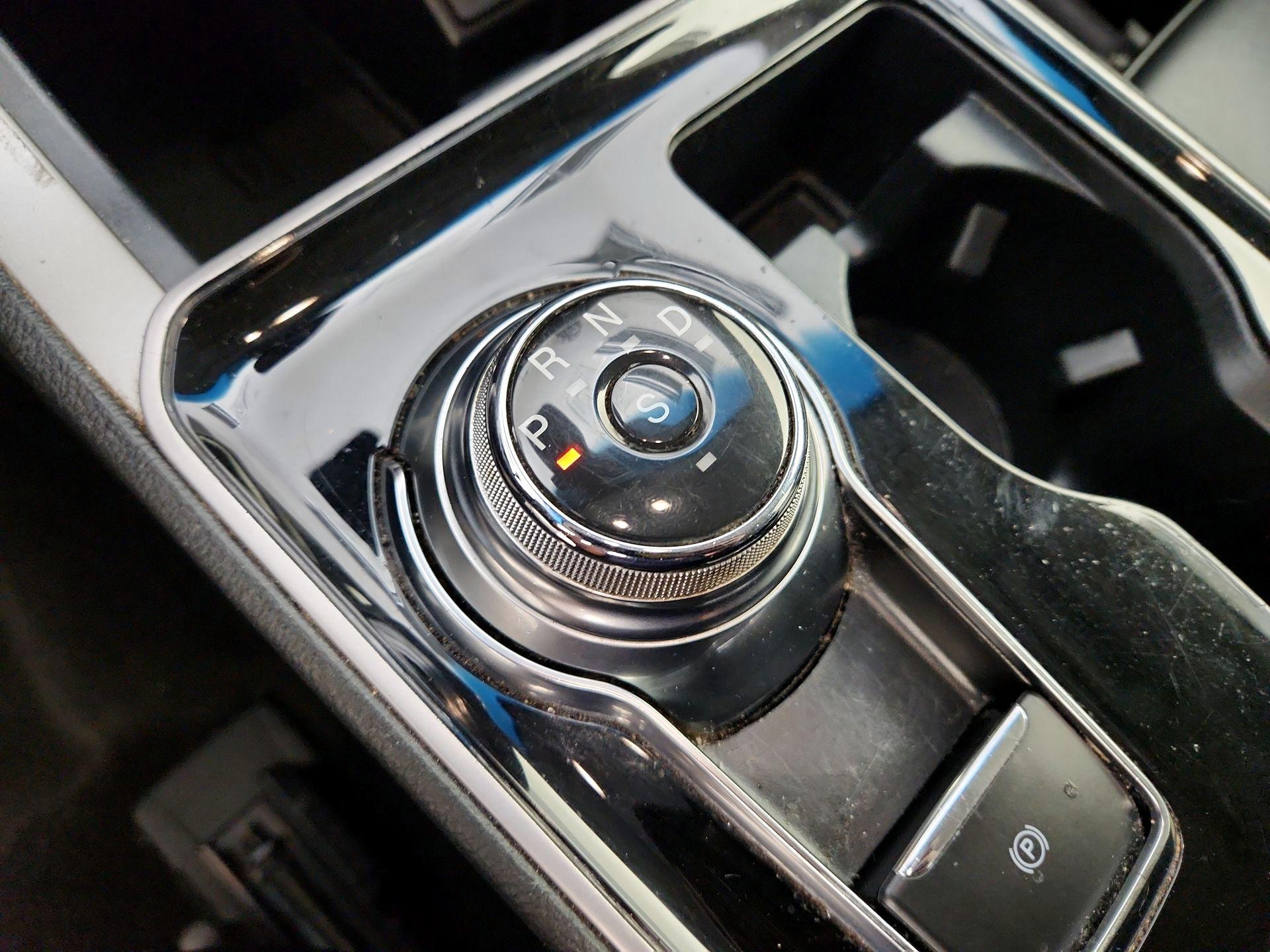 Thumbnail: 2020 Ford Edge - 17