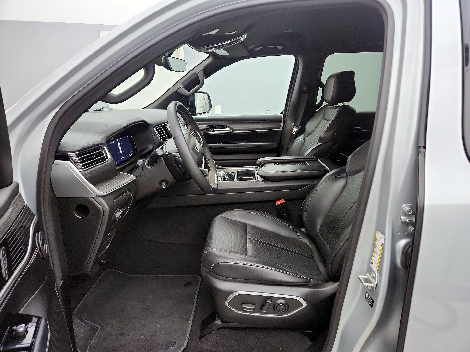 Thumbnail: 2023 Jeep Wagoneer - 11