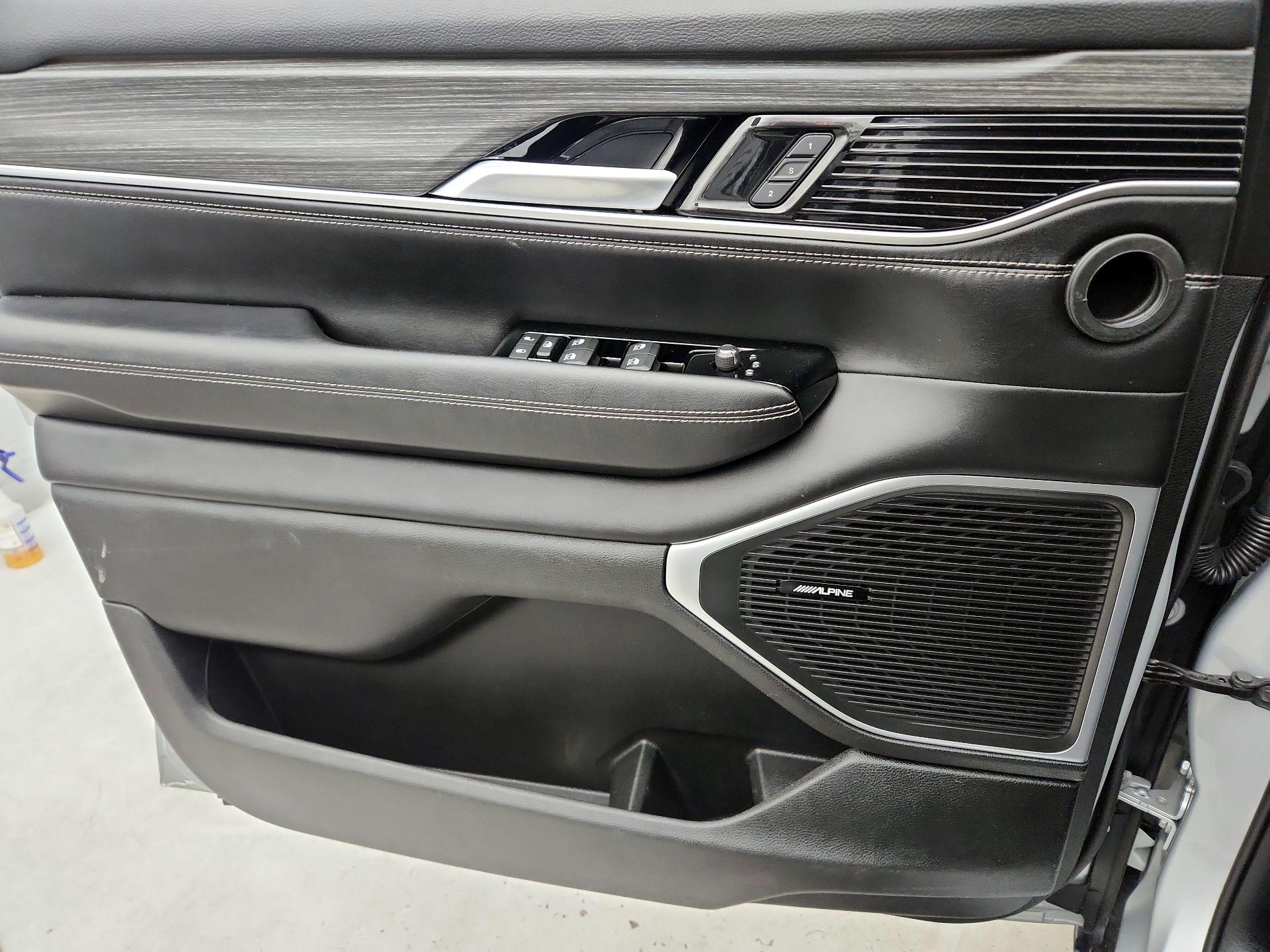 Thumbnail: 2023 Jeep Wagoneer - 12