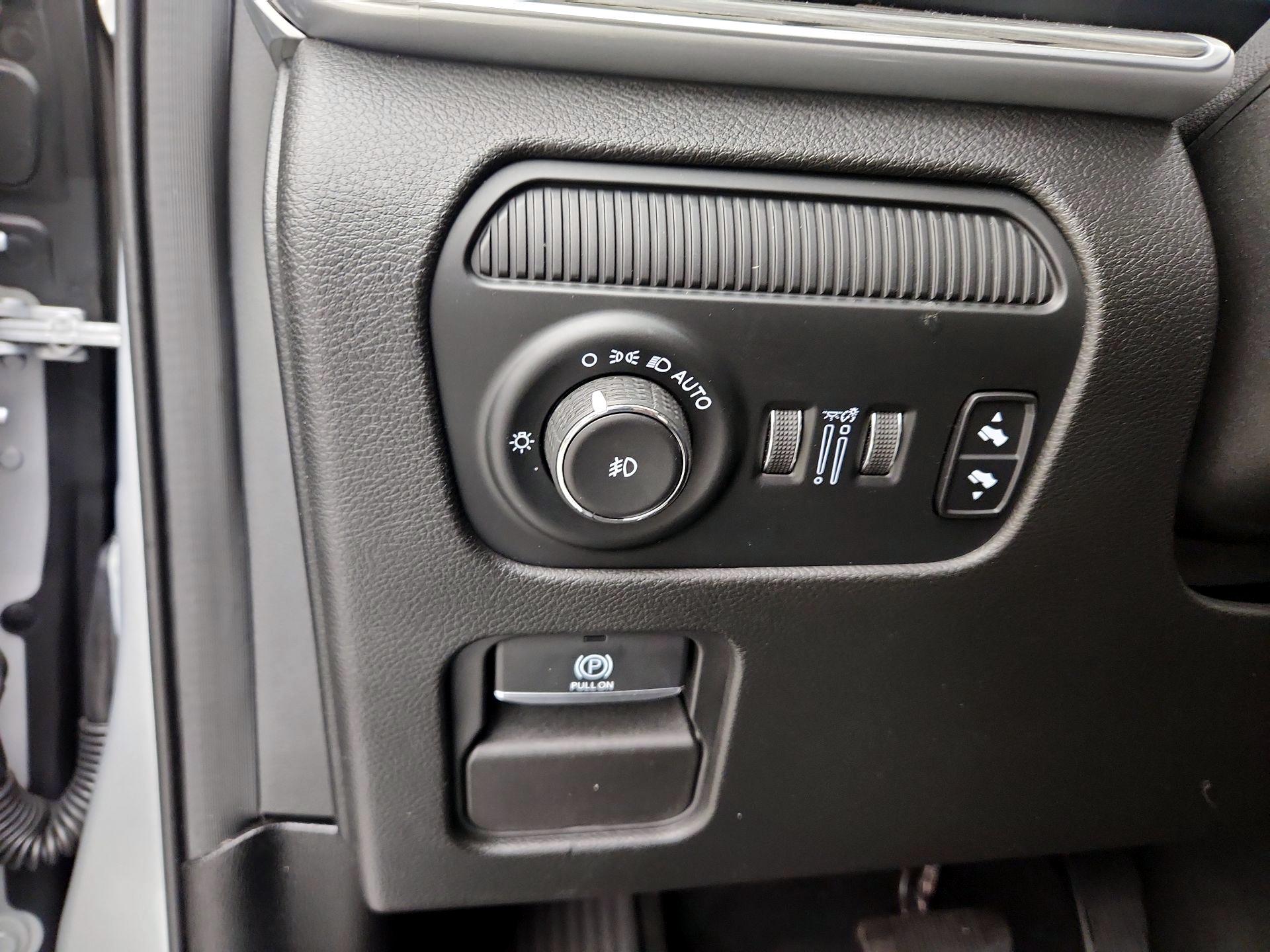 Thumbnail: 2023 Jeep Wagoneer - 13