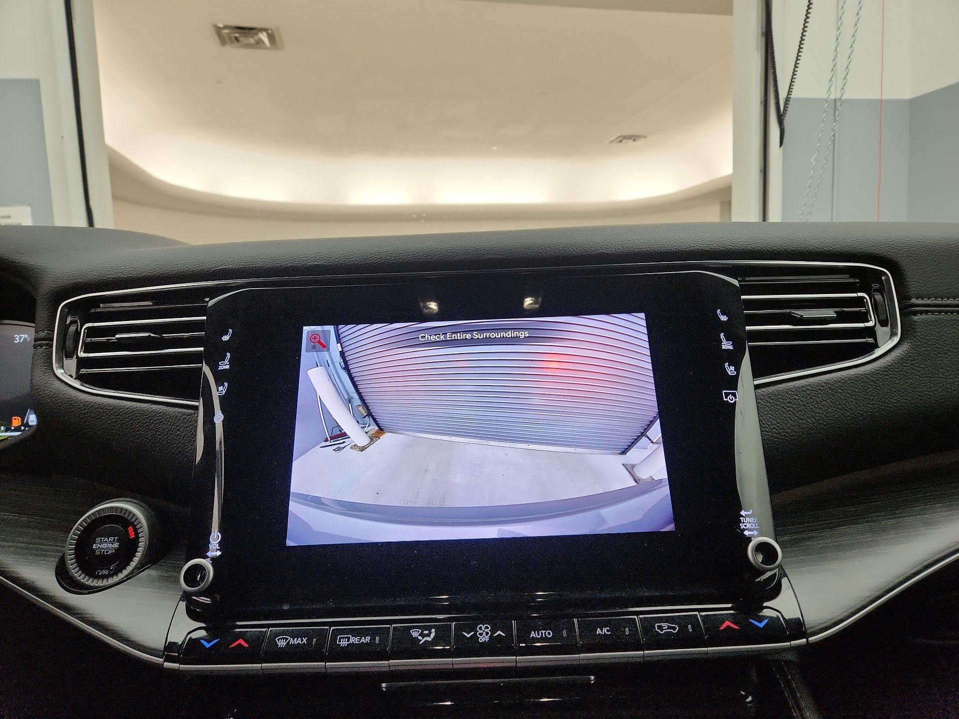 Thumbnail: 2023 Jeep Wagoneer - 15