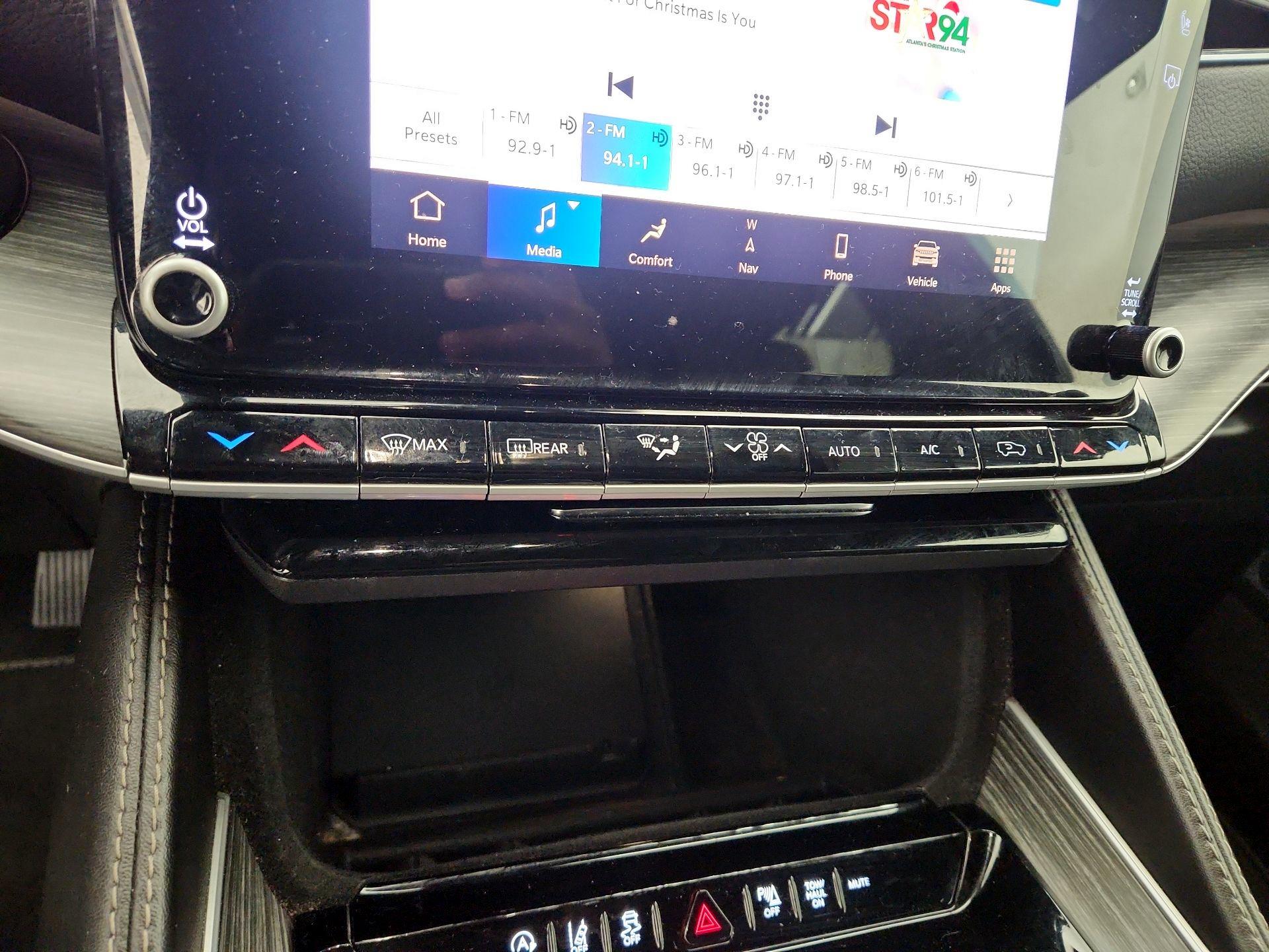 Thumbnail: 2023 Jeep Wagoneer - 17