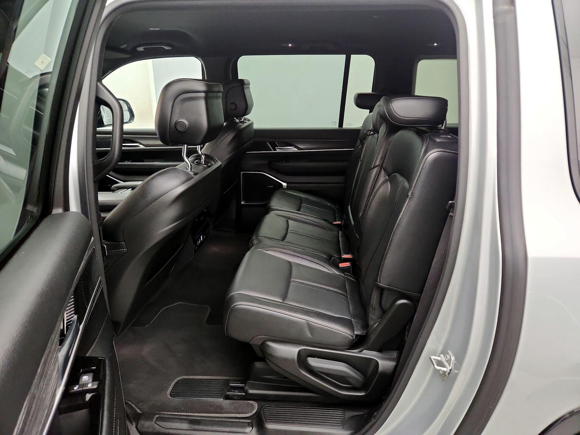 Thumbnail: 2023 Jeep Wagoneer - 20