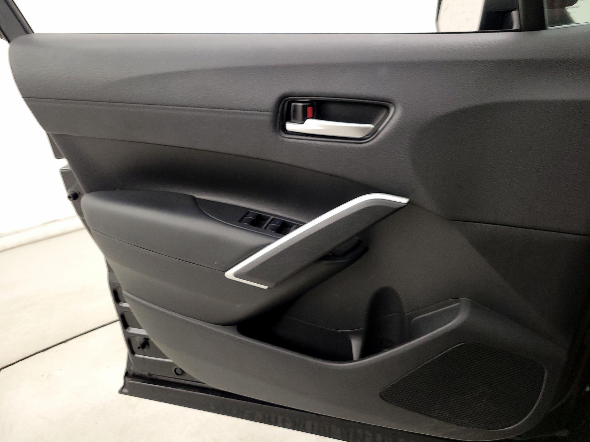 Thumbnail: 2022 Toyota Corolla Cross - 12