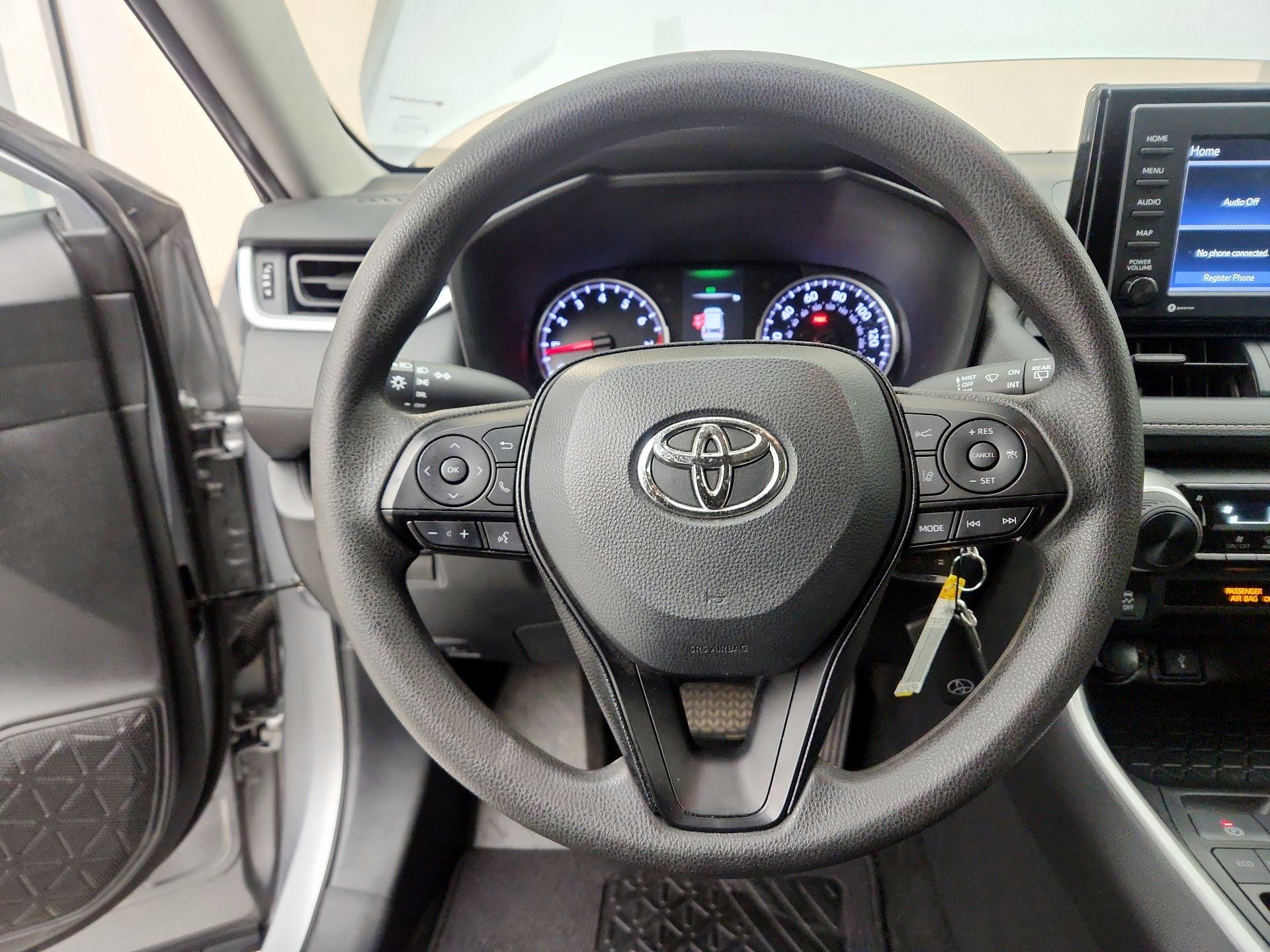 Thumbnail: 2020 Toyota RAV4 - 10