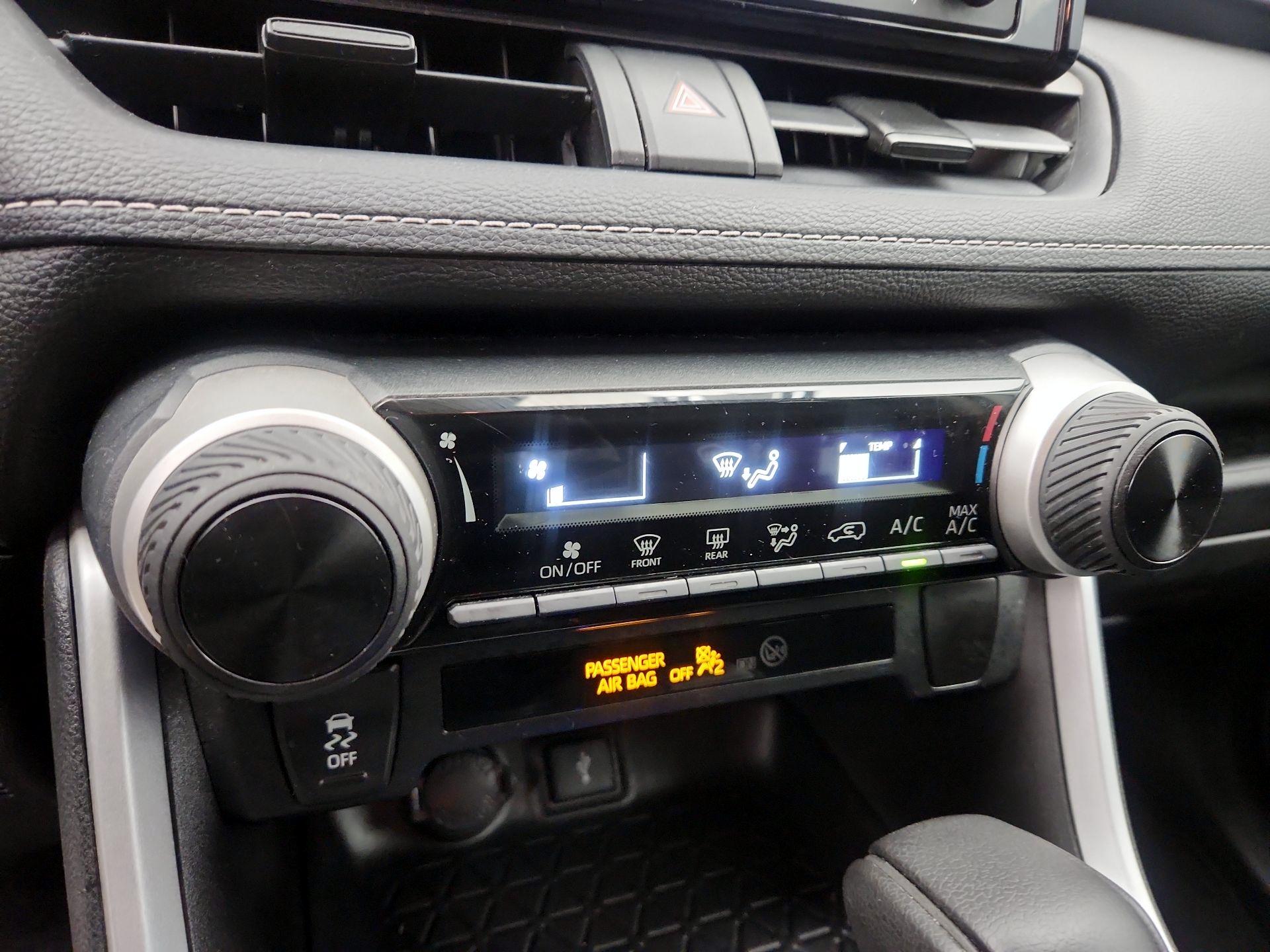 Thumbnail: 2020 Toyota RAV4 - 16