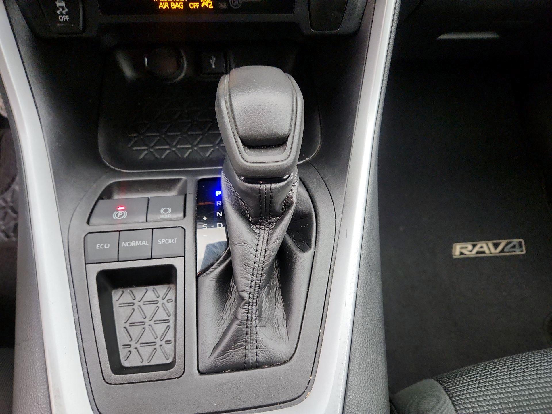 Thumbnail: 2020 Toyota RAV4 - 17