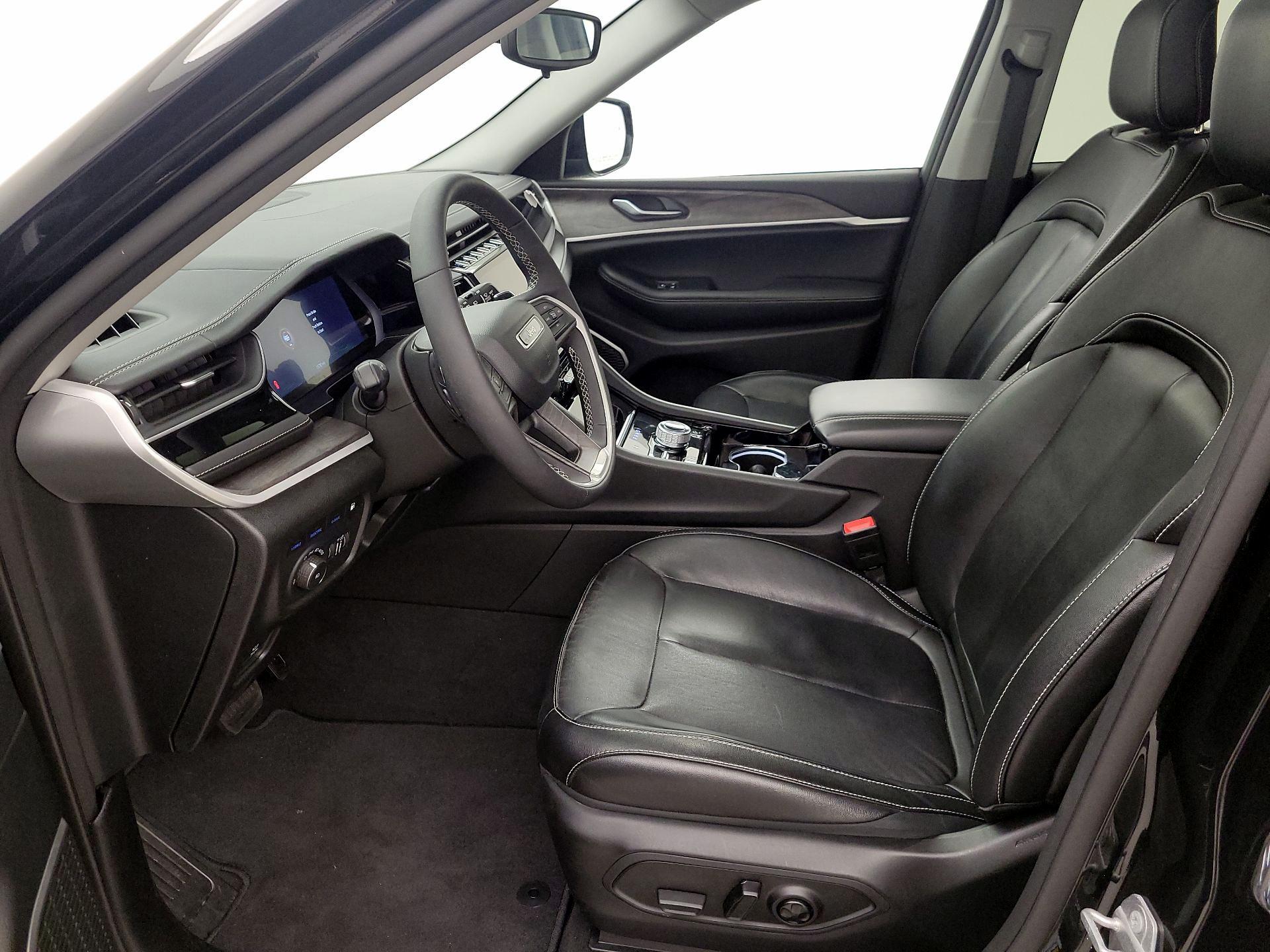 Thumbnail: 2022 Jeep Grand Cherokee - 11