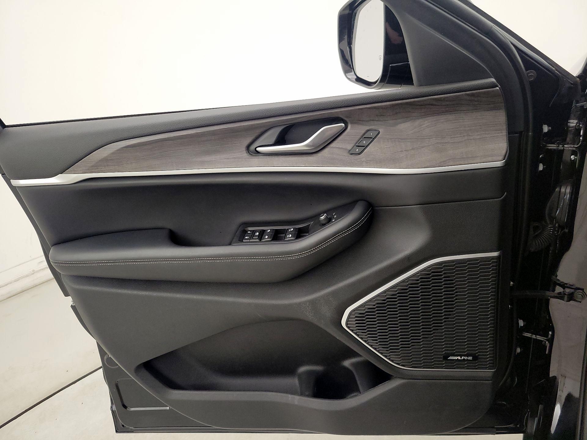 Thumbnail: 2022 Jeep Grand Cherokee - 12