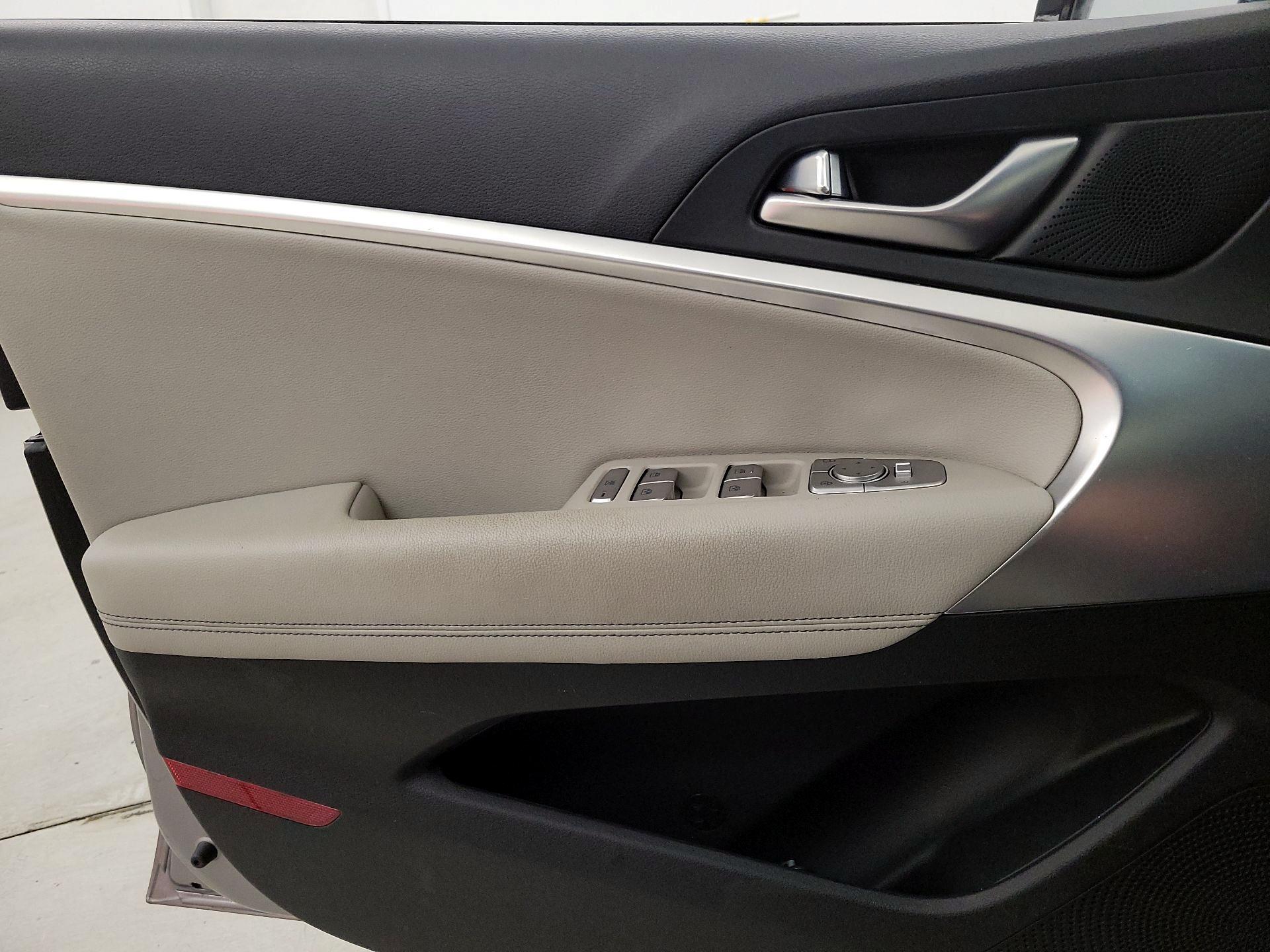 Thumbnail: 2022 Genesis G70 - 12