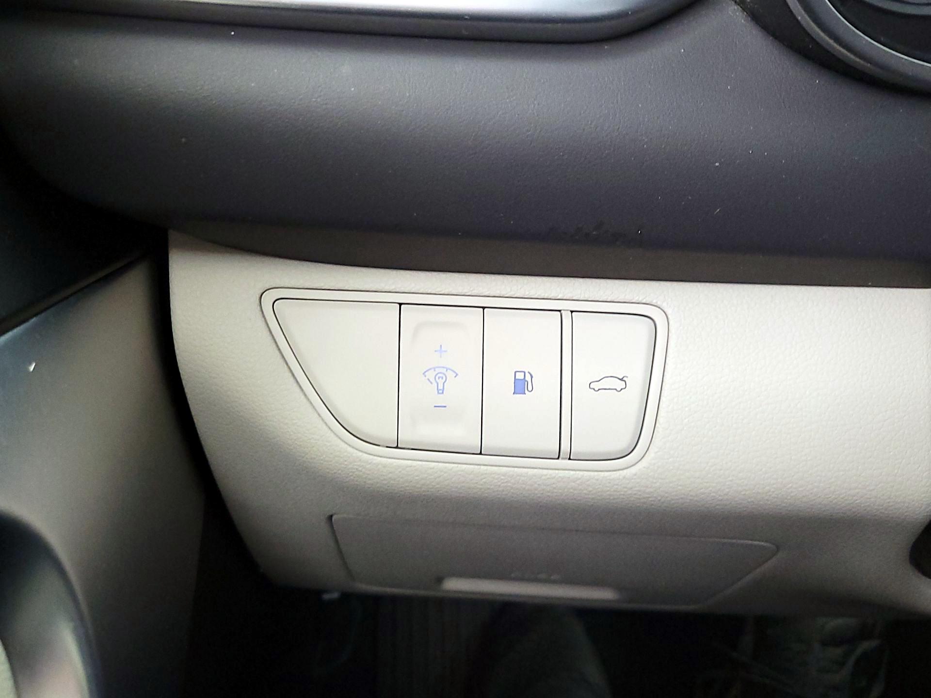 Thumbnail: 2022 Genesis G70 - 13