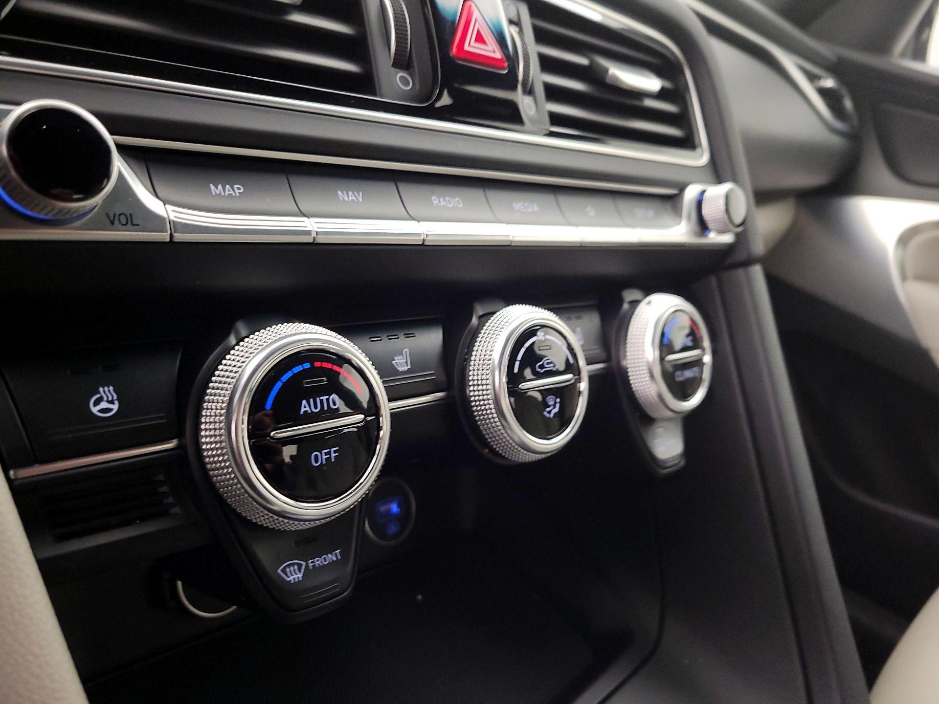 Thumbnail: 2022 Genesis G70 - 16