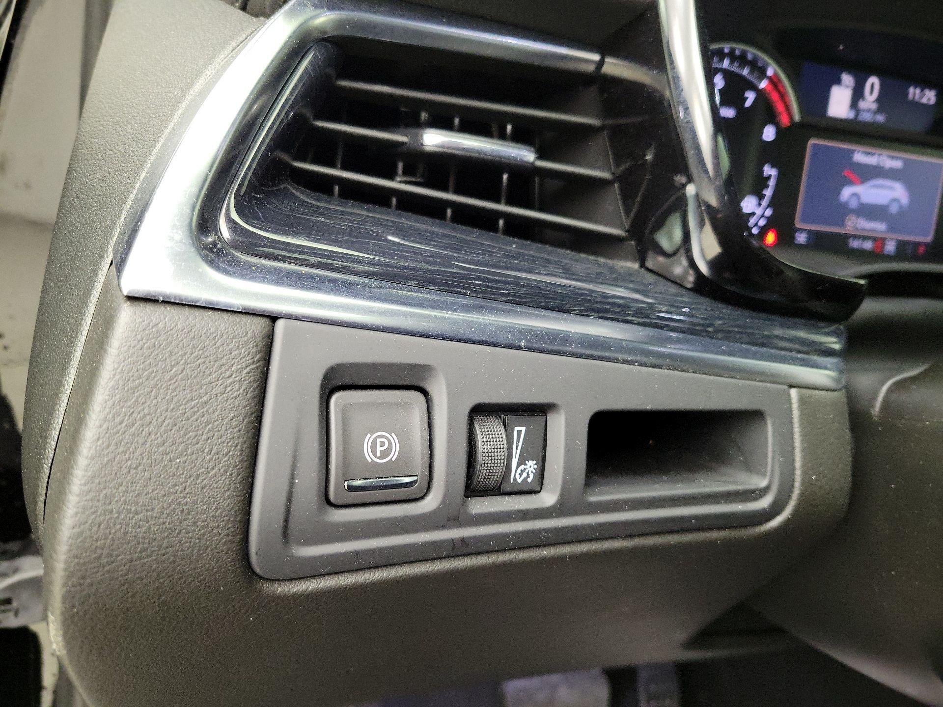 Thumbnail: 2025 Cadillac XT5 - 13