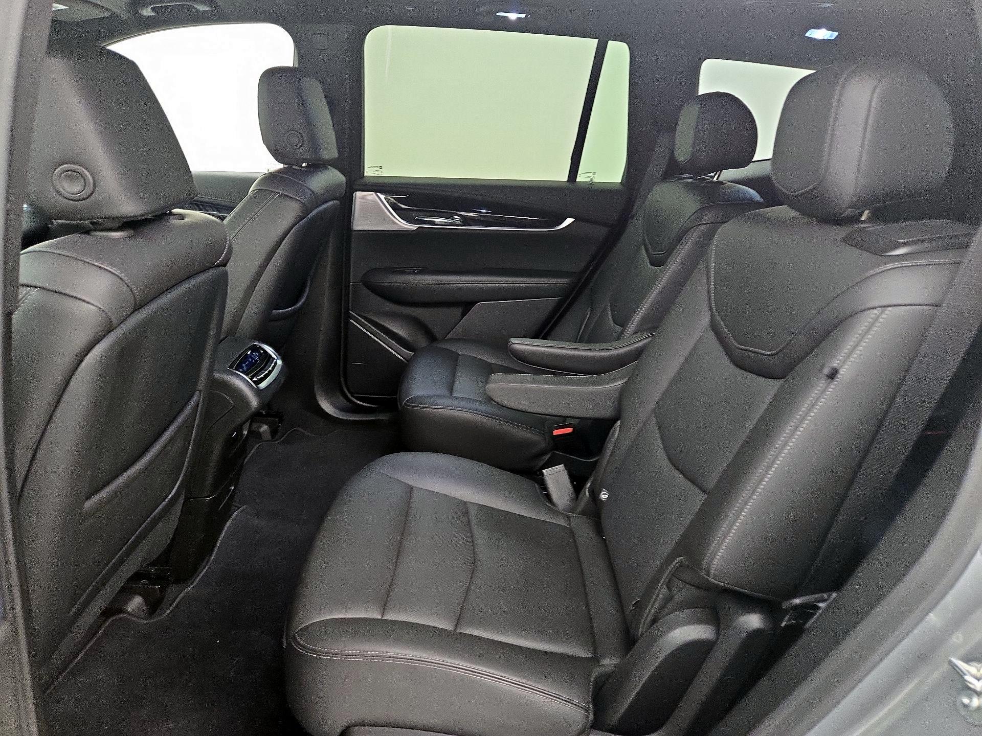 Thumbnail: 2025 Cadillac XT6 - 18