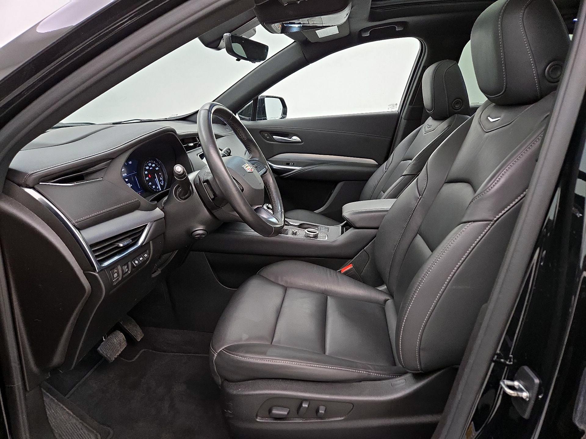 Thumbnail: 2023 Cadillac XT4 - 11