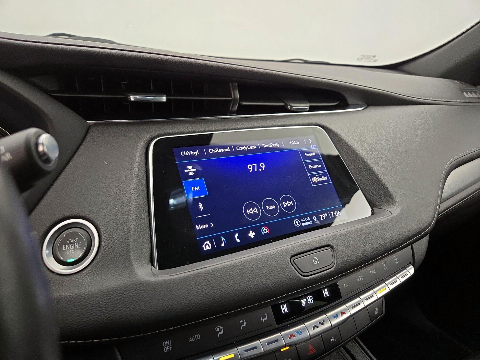 Thumbnail: 2023 Cadillac XT4 - 15