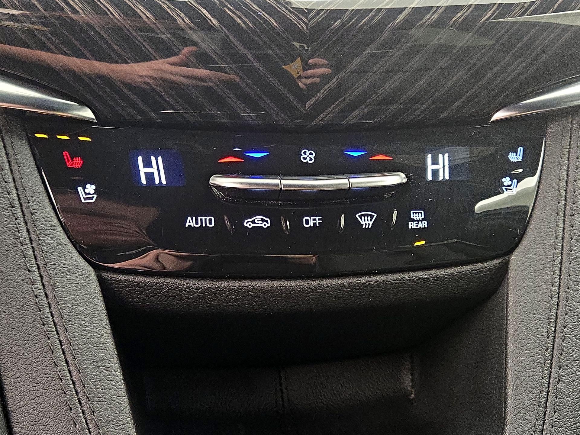 Thumbnail: 2025 Cadillac XT6 - 17